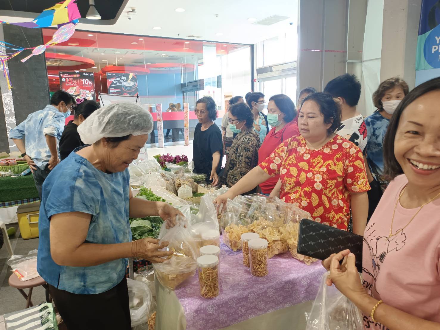 สำนักงานพัฒนาชุมชนจังหวัดสกลนคร ร่วมกับห้างสรรพสินค้าโรบินสัน ไลฟ์สไตล์ จังหวัดสกลนคร จัดกิจกรรมส่งเสริมการจำหน่ายสินค้า OTOP ในช่วง 6-12 เมษายน 2567 ณ ห้างสรรพสินค้าโรบินสัน ไลฟ์สไตล์ จังหวัดสกลนคร
