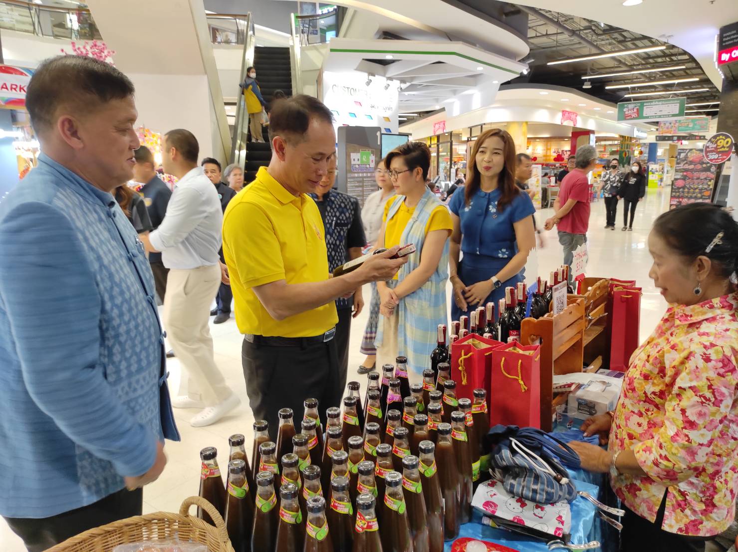 จังหวัดสกลนคร MOU ห้างสรรพสินค้า โรบินสัน ไลฟ์สไตล์ จังหวัดสกลนคร จัดกิจกรรมส่งเสริมช่องทางการจำหน่ายสินค้า OTOP และอาหารปลอดภัย ในช่วงเทศกาลสงกรานต์ ระหว่างวันที่ 6-16 เมษายน 2567