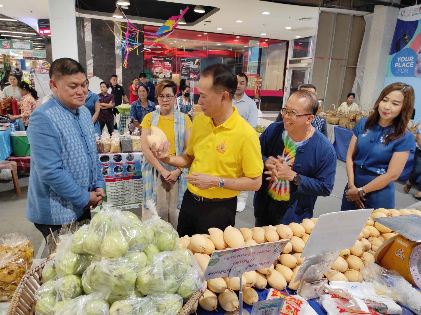 จังหวัดสกลนคร MOU ห้างสรรพสินค้า โรบินสัน ไลฟ์สไตล์ จังหวัดสกลนคร จัดกิจกรรมส่งเสริมช่องทางการจำหน่ายสินค้า OTOP และอาหารปลอดภัย ในช่วงเทศกาลสงกรานต์ ระหว่างวันที่ 6-16 เมษายน 2567
