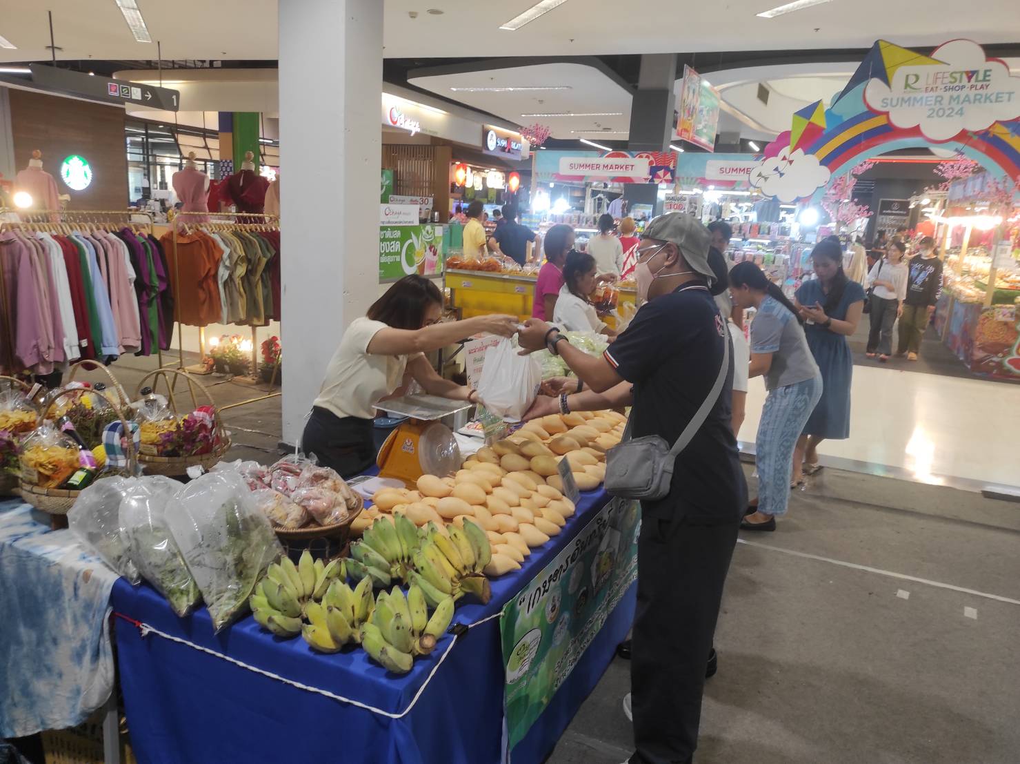 จังหวัดสกลนคร MOU ห้างสรรพสินค้า โรบินสัน ไลฟ์สไตล์ จังหวัดสกลนคร จัดกิจกรรมส่งเสริมช่องทางการจำหน่ายสินค้า OTOP และอาหารปลอดภัย ในช่วงเทศกาลสงกรานต์ ระหว่างวันที่ 6-16 เมษายน 2567