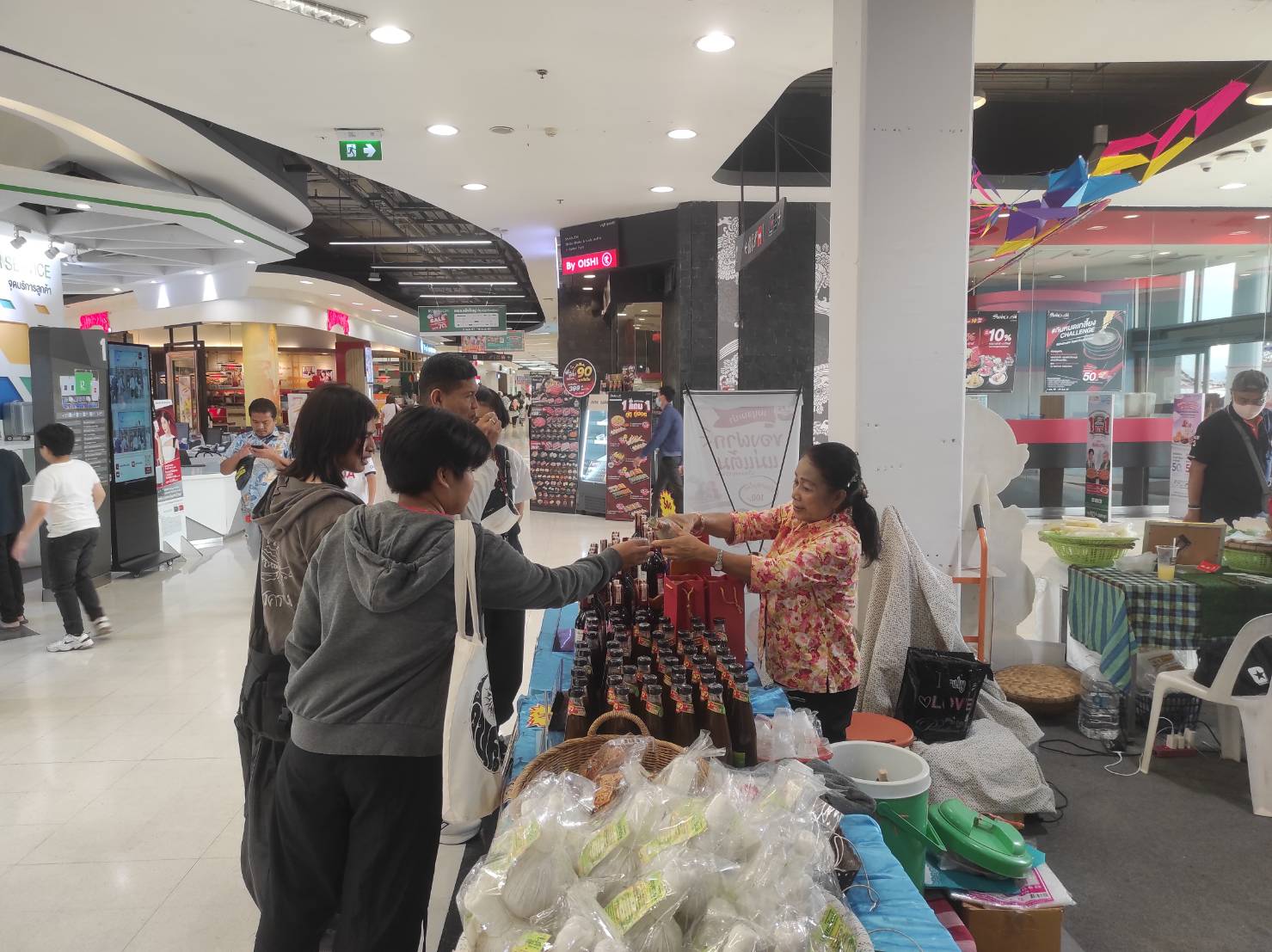 จังหวัดสกลนคร MOU ห้างสรรพสินค้า โรบินสัน ไลฟ์สไตล์ จังหวัดสกลนคร จัดกิจกรรมส่งเสริมช่องทางการจำหน่ายสินค้า OTOP และอาหารปลอดภัย ในช่วงเทศกาลสงกรานต์ ระหว่างวันที่ 6-16 เมษายน 2567
