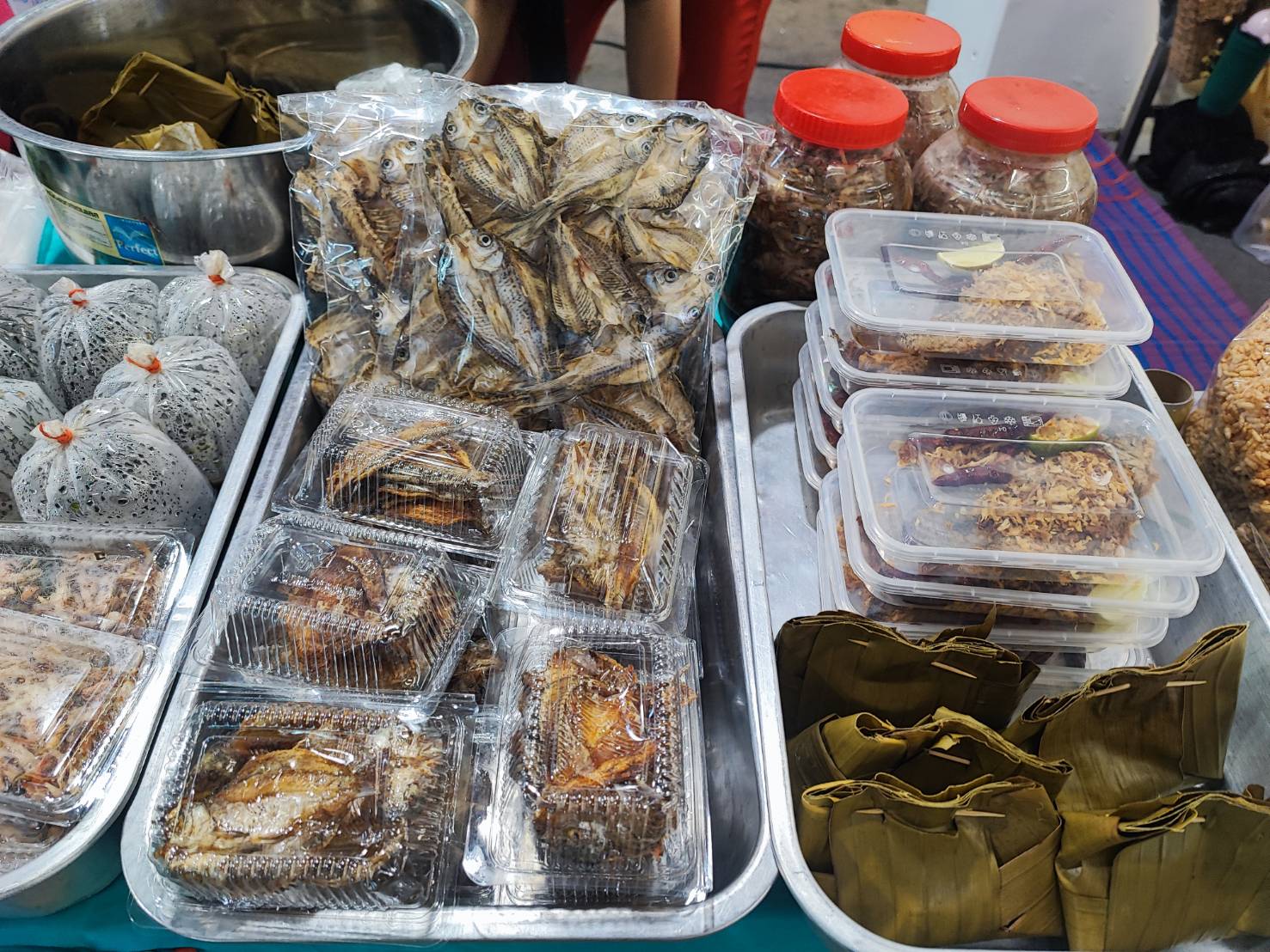 สำนักงานพัฒนาชุมชนจังหวัดสกลนคร ร่วมกับห้างสรรพสินค้าโรบินสัน ไลฟ์สไตล์ จังหวัดสกลนคร จัดกิจกรรมส่งเสริมการจำหน่ายสินค้า OTOP ในช่วง 6-12 เมษายน 2567