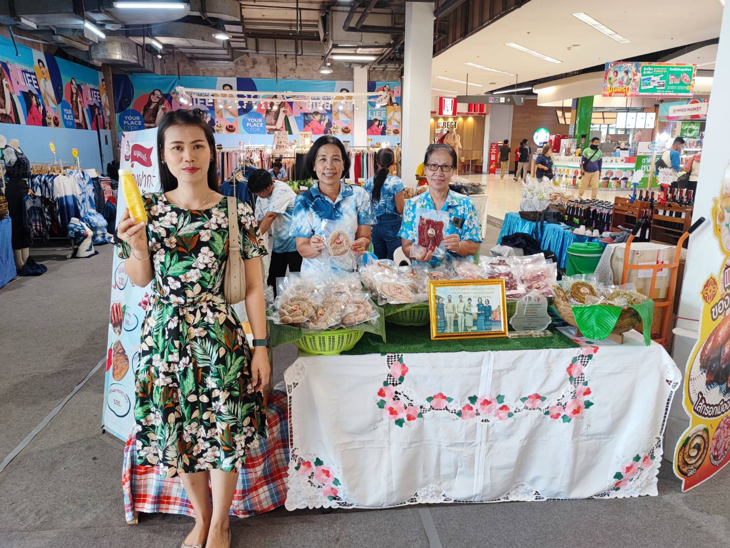 สำนักงานพัฒนาชุมชนจังหวัดสกลนคร ร่วมกับห้างสรรพสินค้าโรบินสัน ไลฟ์สไตล์ จังหวัดสกลนคร จัดกิจกรรมส่งเสริมการจำหน่ายสินค้า OTOP ในช่วง 6-12 เมษายน 2567