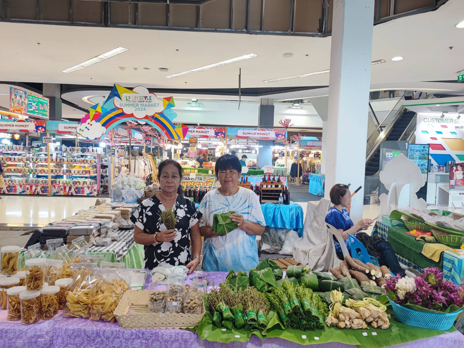 สำนักงานพัฒนาชุมชนจังหวัดสกลนคร ร่วมกับห้างสรรพสินค้าโรบินสัน ไลฟ์สไตล์ จังหวัดสกลนคร จัดกิจกรรมส่งเสริมการจำหน่ายสินค้า OTOP ในช่วง 6-12 เมษายน 2567