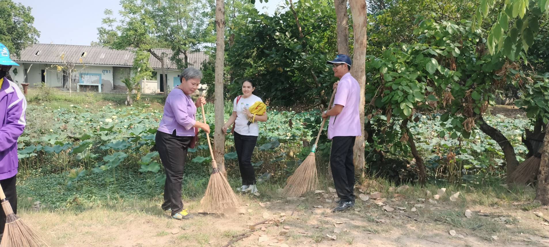 📢พช.สกลนคร : ร่วมกิจกรรมจิตอาสาพระราชทานจังหวัดสกลนคร ทำความดีด้วยหัวใจ จัดกิจกรรมจิตอาสาพัฒนาวัดและศาสนสถาน เนื่องในวันคล้ายวันพระราชสมภพ สมเด็จพระกนิษฐาธิราชเจ้า กรมสมเด็จพระเทพรัตนราชสุดาฯ สยามบรมราชกุมารี ๒ เมษายน ๒๕๖๗ และวันอนุรักษ์มรดกไทย