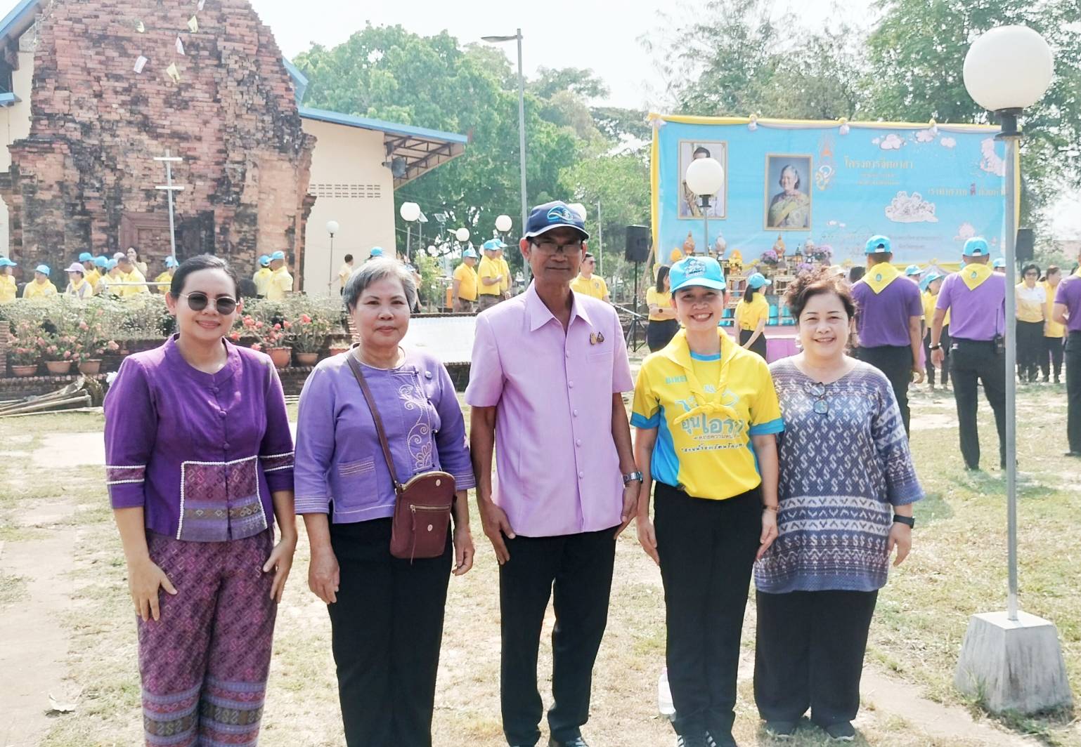 📢พช.สกลนคร : ร่วมกิจกรรมจิตอาสาพระราชทานจังหวัดสกลนคร ทำความดีด้วยหัวใจ จัดกิจกรรมจิตอาสาพัฒนาวัดและศาสนสถาน เนื่องในวันคล้ายวันพระราชสมภพ สมเด็จพระกนิษฐาธิราชเจ้า กรมสมเด็จพระเทพรัตนราชสุดาฯ สยามบรมราชกุมารี ๒ เมษายน ๒๕๖๗ และวันอนุรักษ์มรดกไทย