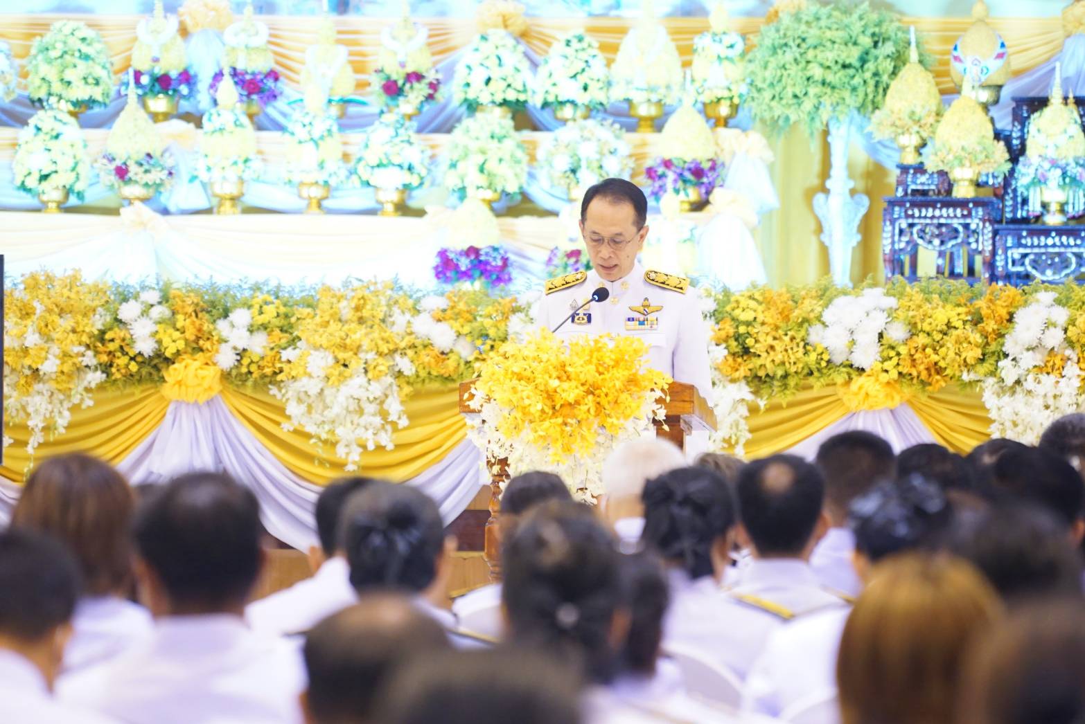 ♦พช.สกลนคร : ร่วมวางพุ่มดอกไม้ ถวายราชสักการะ เนื่องในวันที่ระลึกพระบาทสมเด็จพระพุทธยอดฟ้าจุฬาโลกมหาราช และวันที่ระลึกมหาจักรีบรมราชวงศ์ ประจำปี ๒๕๖๗