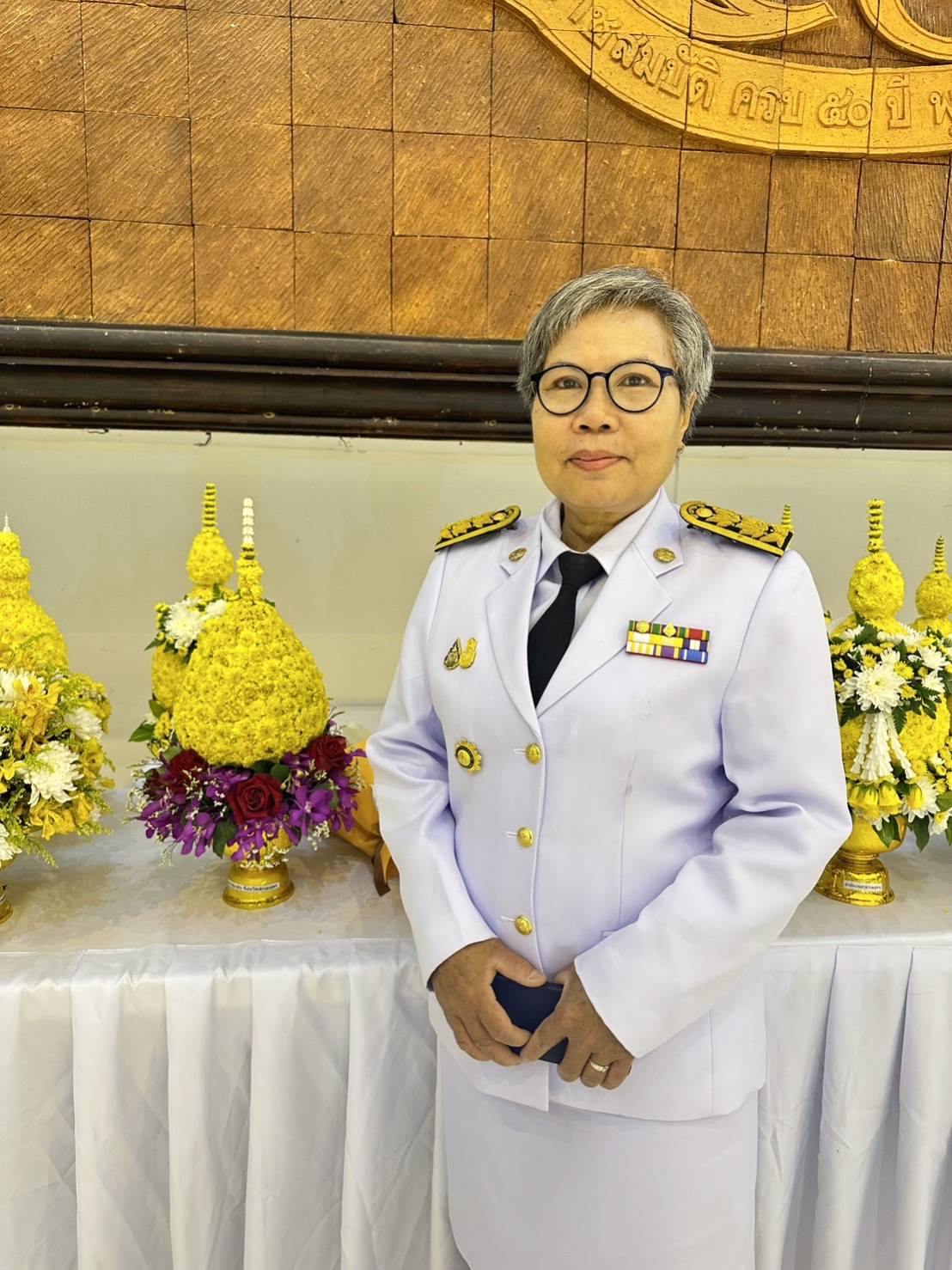 ♦พช.สกลนคร : ร่วมวางพุ่มดอกไม้ ถวายราชสักการะ เนื่องในวันที่ระลึกพระบาทสมเด็จพระพุทธยอดฟ้าจุฬาโลกมหาราช และวันที่ระลึกมหาจักรีบรมราชวงศ์ ประจำปี ๒๕๖๗