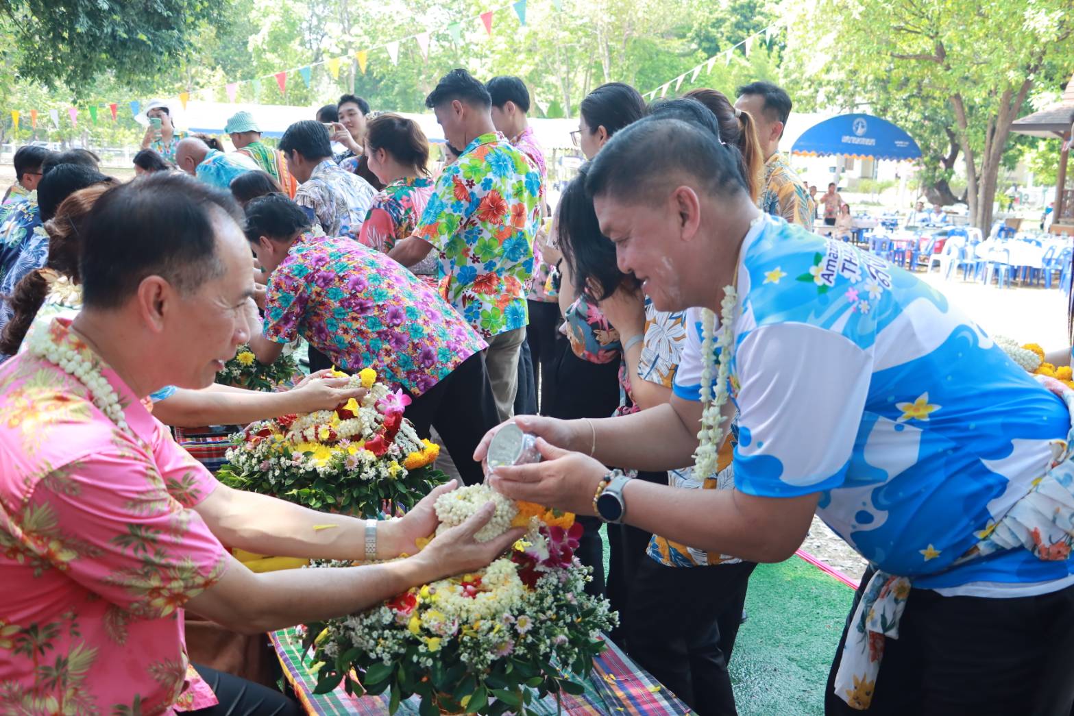 พช.สกลนคร : ร่วมรดน้ำขอพรเนื่องในวันสงกรานต์และวันขึ้นปีใหม่ไทย สืบสานวัฒนธรรมประเพณีไทยอันดีงาม