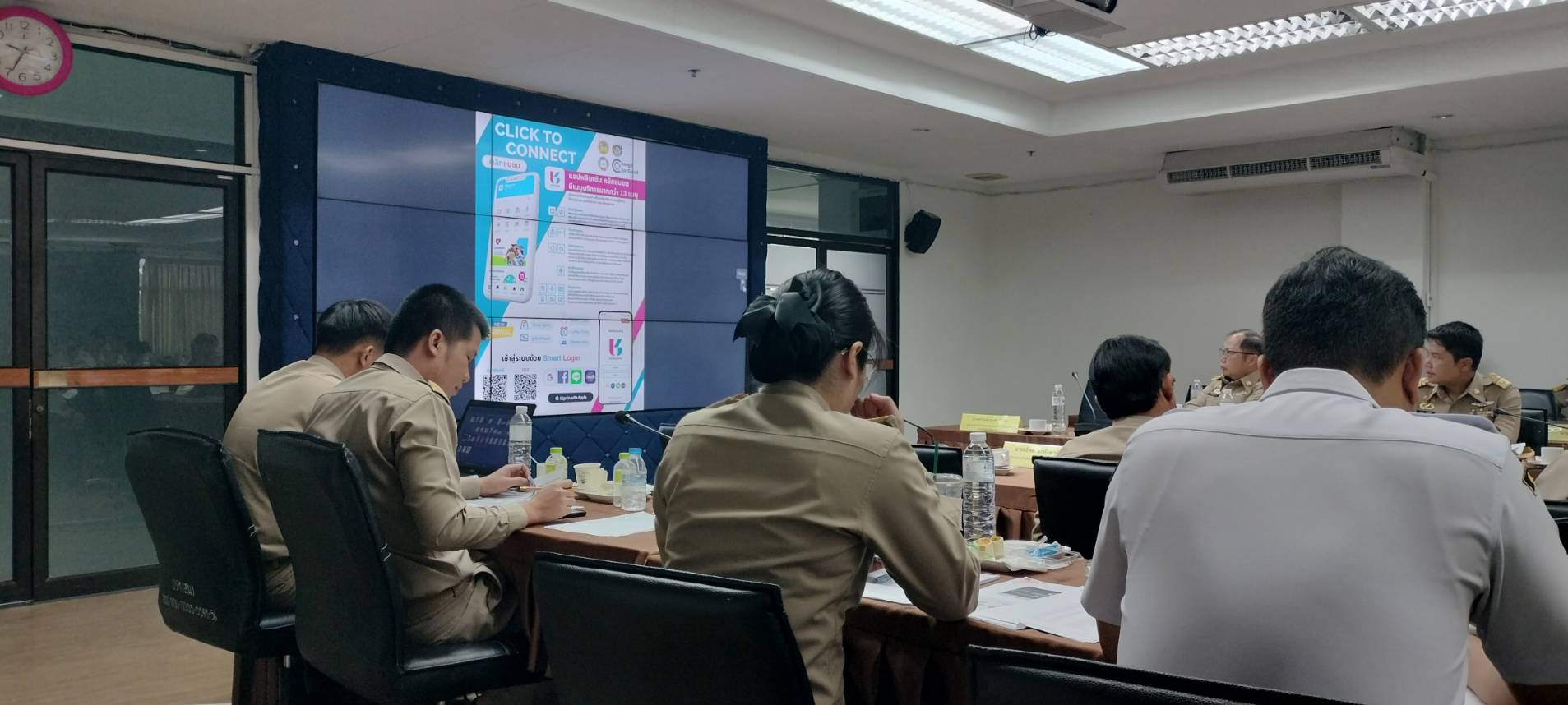 พช.สกลนคร : เชิญชวนดาวน์โหลดแอฟพลิเคชัน คลิกชุมชน เรียน รู้ ดู เที่ยว ทั่วไทย แอพเดียวจบ ครบเรื่องชุมชน
