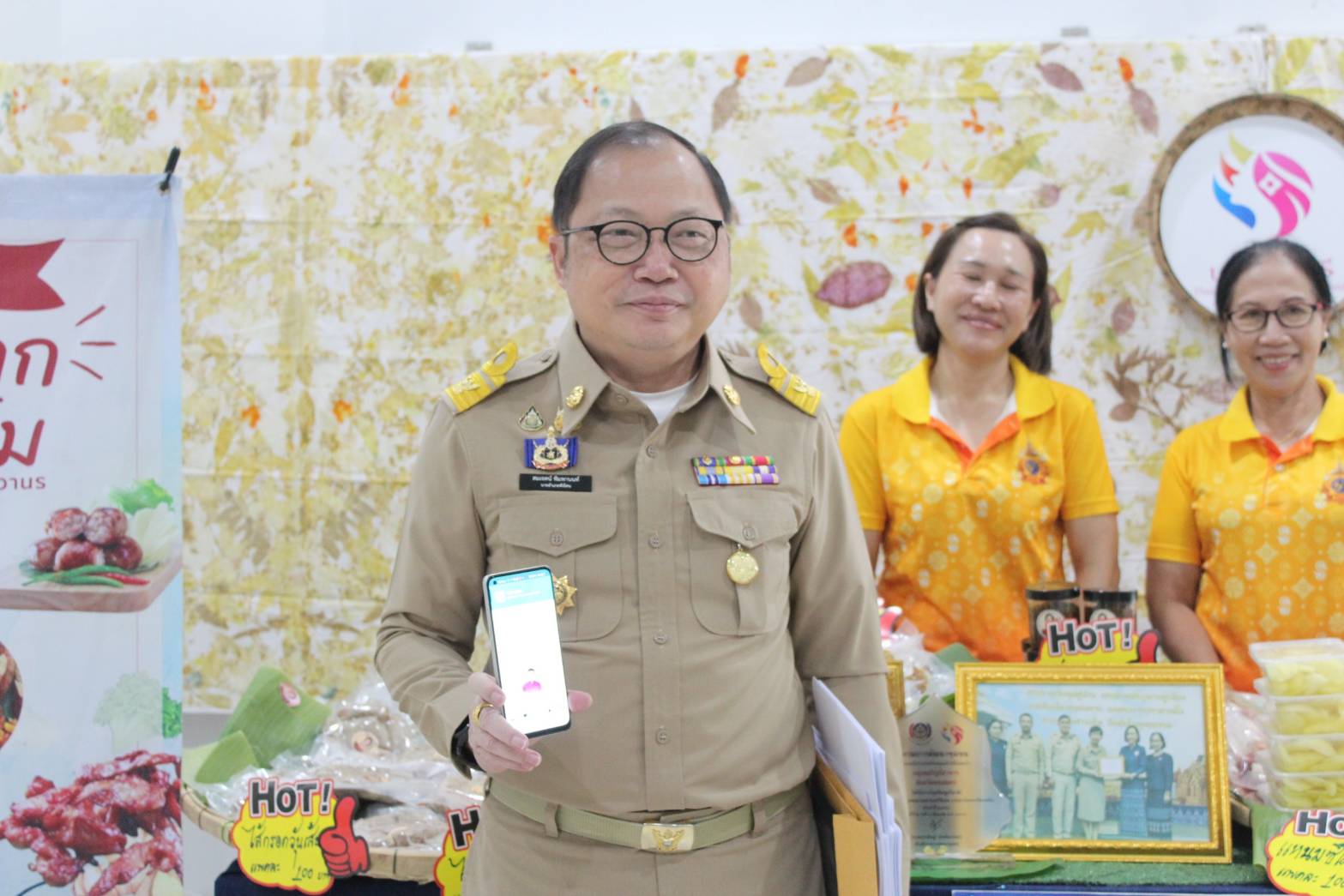 พช.สกลนคร : เชิญชวนดาวน์โหลดแอฟพลิเคชัน คลิกชุมชน เรียน รู้ ดู เที่ยว ทั่วไทย แอพเดียวจบ ครบเรื่องชุมชน