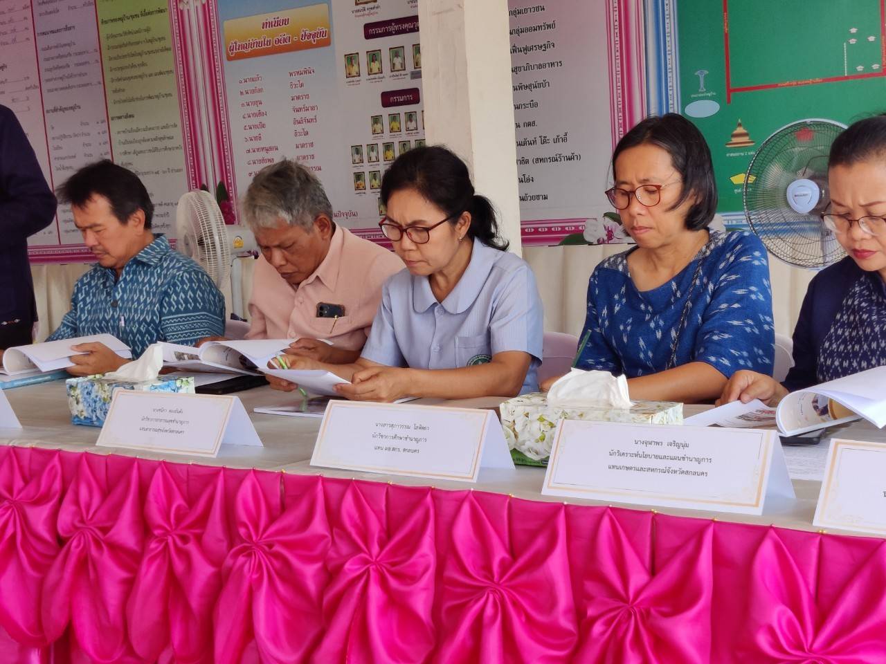 📢พช.สกลนคร : ลงสำรวจพื้นที่พร้อมให้คำแนะนำหมู่บ้านต้นแบบการพัฒนาตามแนวพระราชดำริตามโครงการ ๙ ; ๑๐ ปฏิบัติบูชา “สืบสาน รักษา ต่อยอด” เพื่อพัฒนาชุมชน จังหวัดสกลนคร ประจำปี ๒๕๖๗