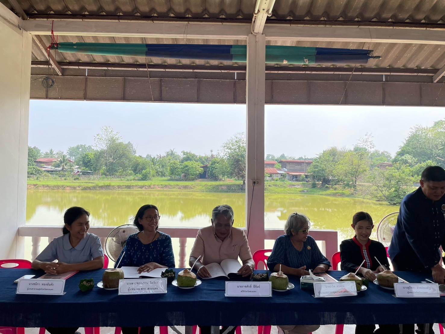 📢พช.สกลนคร : ลงสำรวจพื้นที่พร้อมให้คำแนะนำหมู่บ้านต้นแบบการพัฒนาตามแนวพระราชดำริตามโครงการ ๙ ; ๑๐ ปฏิบัติบูชา “สืบสาน รักษา ต่อยอด” เพื่อพัฒนาชุมชน จังหวัดสกลนคร ประจำปี ๒๕๖๗