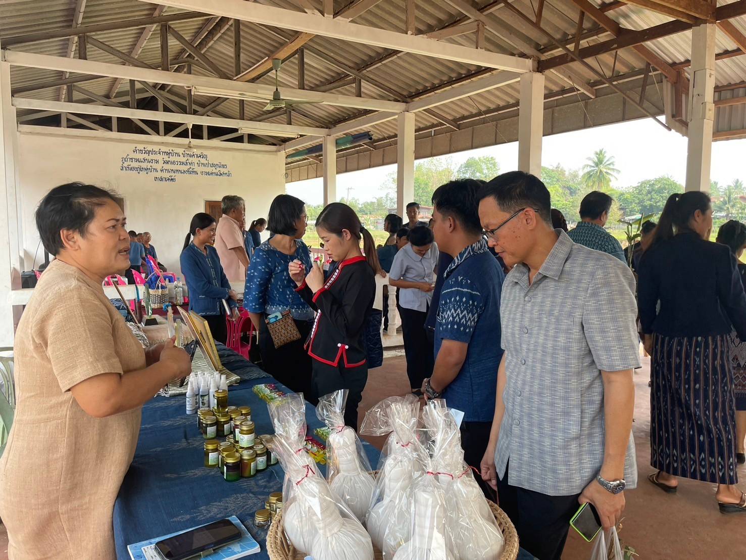 📢พช.สกลนคร : ลงสำรวจพื้นที่พร้อมให้คำแนะนำหมู่บ้านต้นแบบการพัฒนาตามแนวพระราชดำริตามโครงการ ๙ ; ๑๐ ปฏิบัติบูชา “สืบสาน รักษา ต่อยอด” เพื่อพัฒนาชุมชน จังหวัดสกลนคร ประจำปี ๒๕๖๗