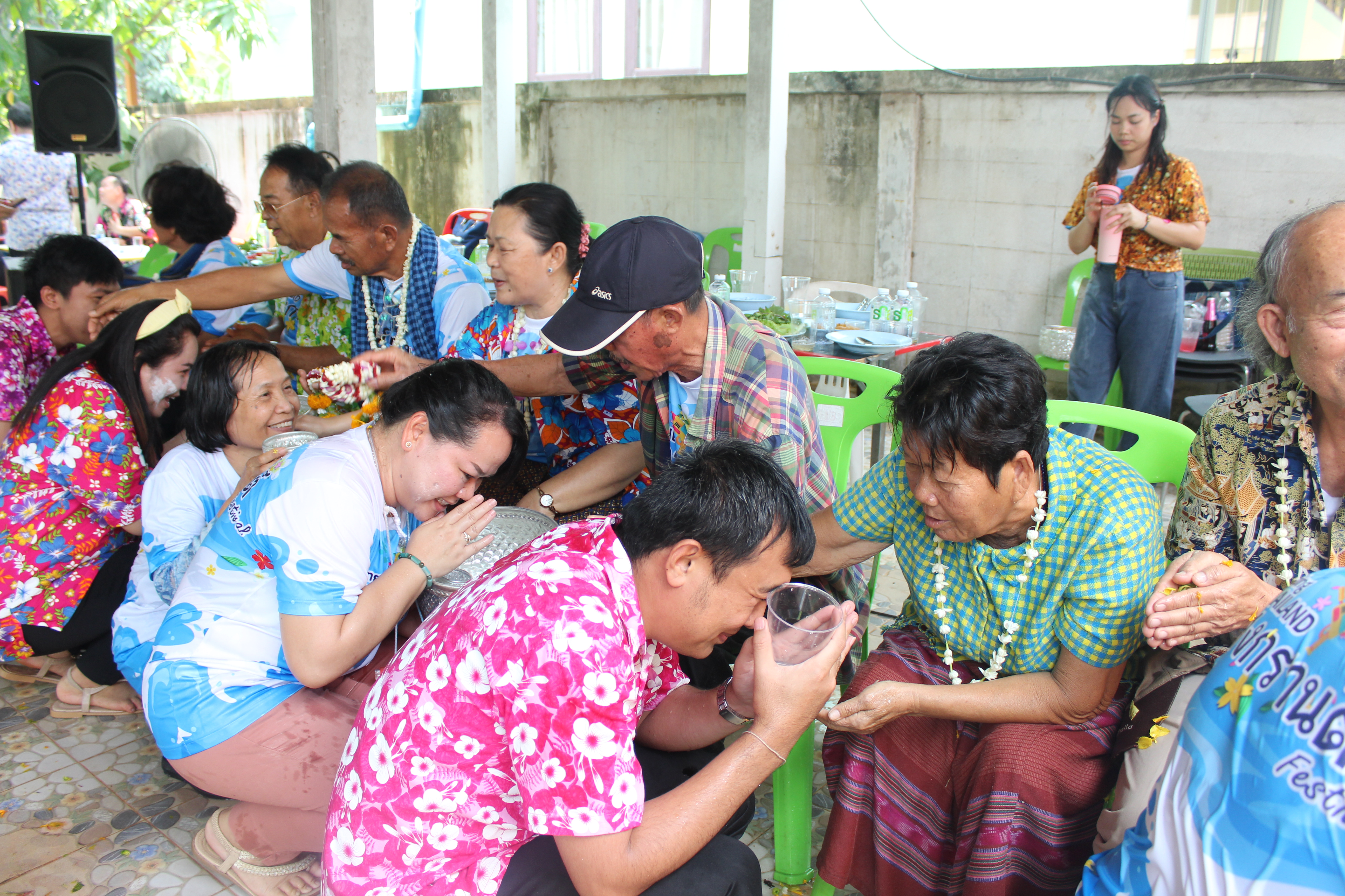 สำนักงานพัฒนาชุมชนจังหวัดสกลนคร สืบสานวัฒนธรรมประเพณีสงกรานต์และวันขึ้นปีใหม่ไทย ๒๕๖๗