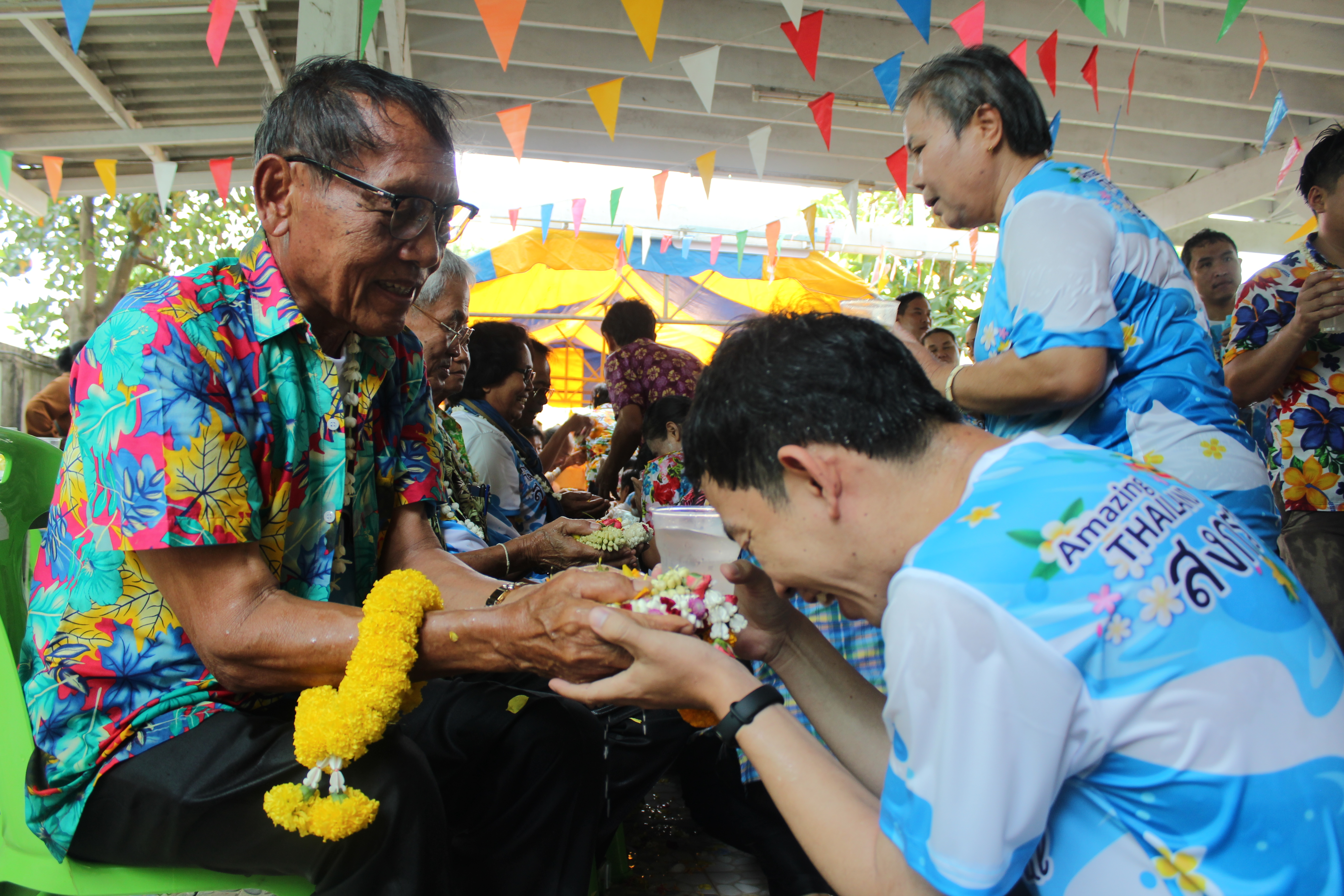 สำนักงานพัฒนาชุมชนจังหวัดสกลนคร สืบสานวัฒนธรรมประเพณีสงกรานต์และวันขึ้นปีใหม่ไทย ๒๕๖๗