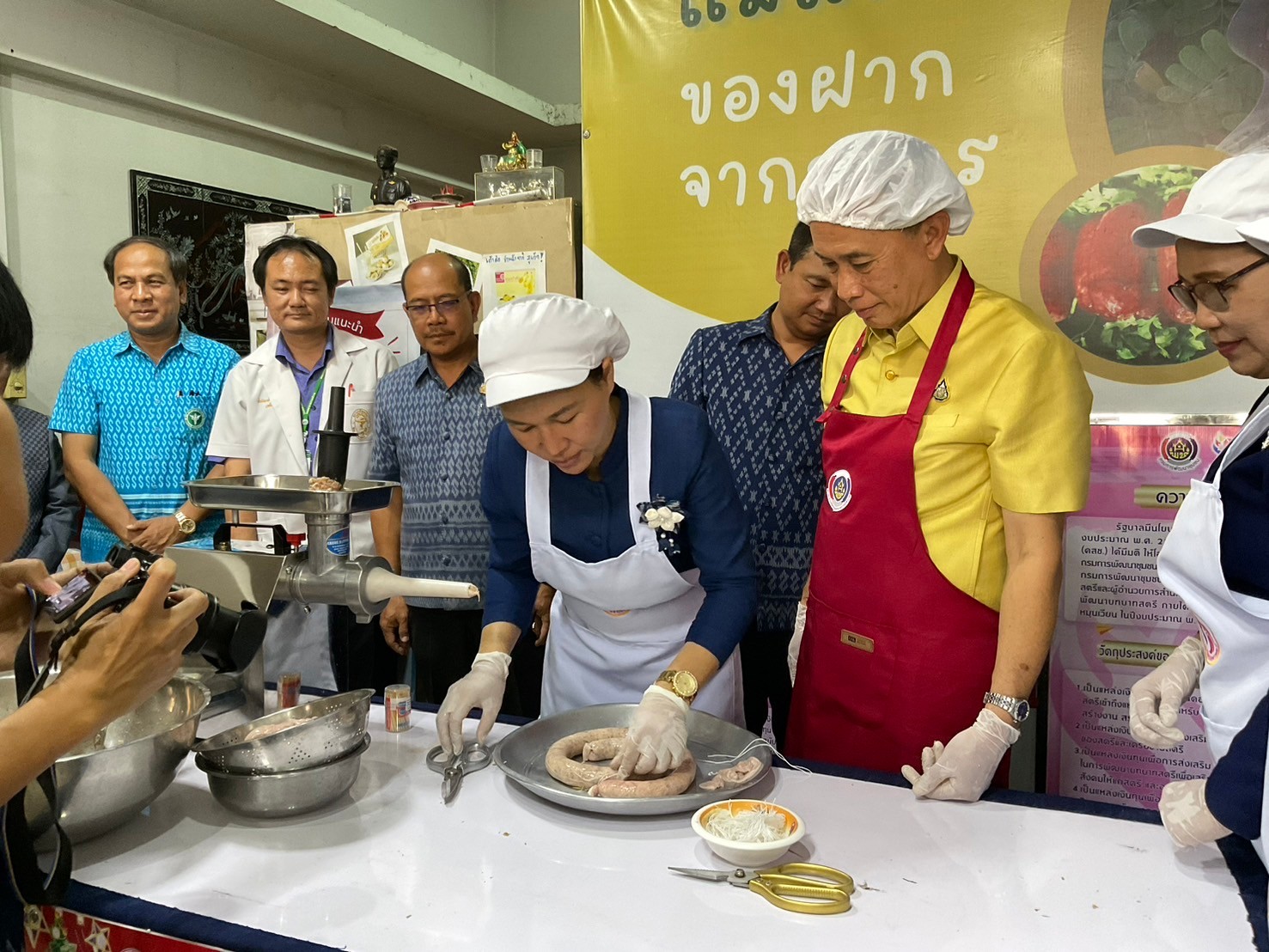 📢พ่อเมืองสกลนคร เยี่ยมชมและให้กำลังใจสมาชิกกองทุนพัฒนาบทบาทสตรี