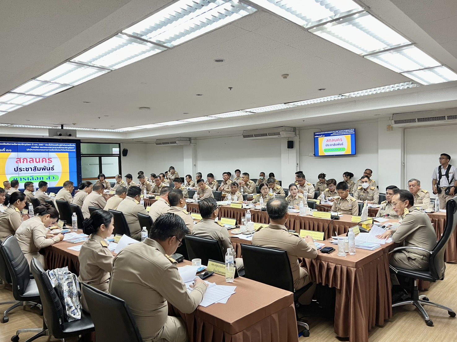 พช.สกลนคร : เชิญชวนดาวน์โหลดแอฟพลิเคชัน คลิกชุมชน เรียน รู้ ดู เที่ยว ทั่วไทย แอพเดียวจบ ครบเรื่องชุมชน