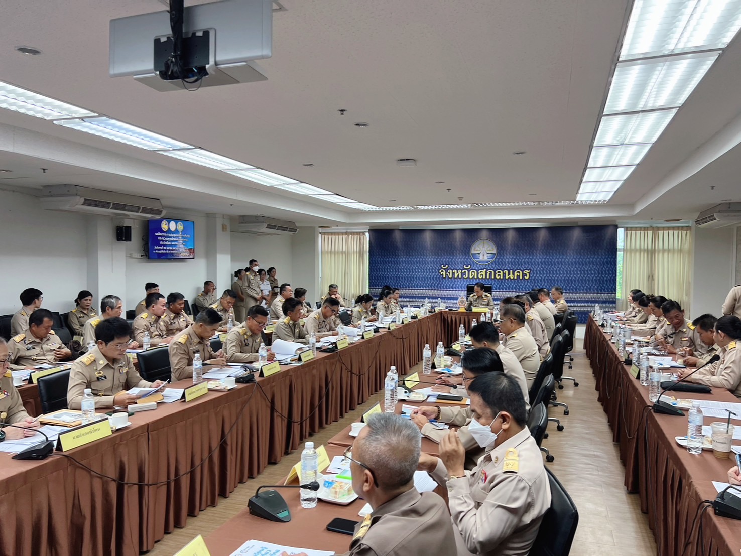พช.สกลนคร : เชิญชวนดาวน์โหลดแอฟพลิเคชัน คลิกชุมชน เรียน รู้ ดู เที่ยว ทั่วไทย แอพเดียวจบ ครบเรื่องชุมชน