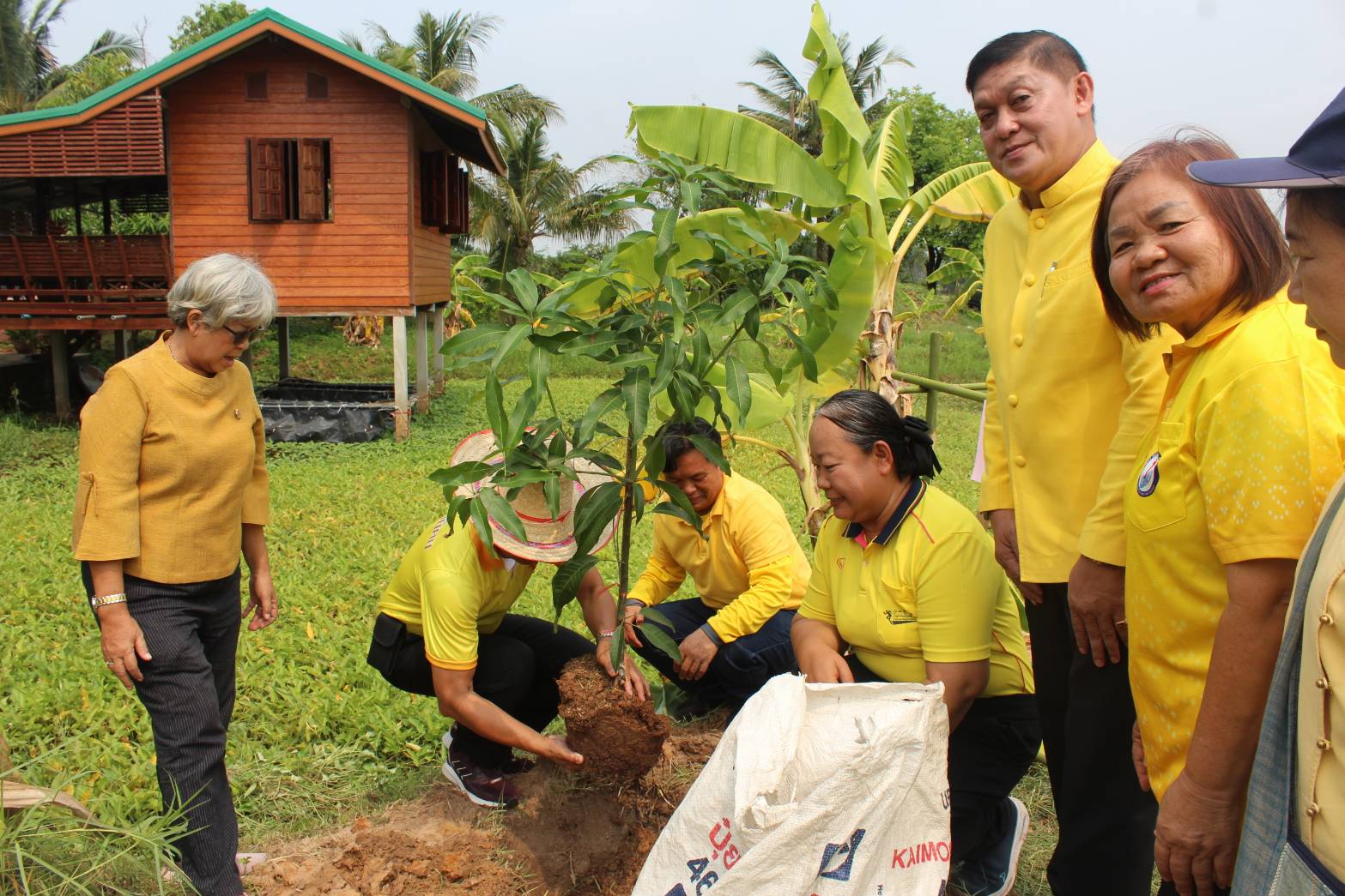 📢 จังหวัดสกลนคร : ดำเนินโครงการเฉลิมพระเกียรติพระบาทสมเด็จพระเจ้าอยู่หัว เนื่องในโอกาสมหามงคลเฉลิมพระชนมพรรษา 6 รอบ 28 กรกฎาคม 2567 กิจกรรม “เอามื้อสามัคคี ทำความดี ถวายเป็นพระราชกุศล”
