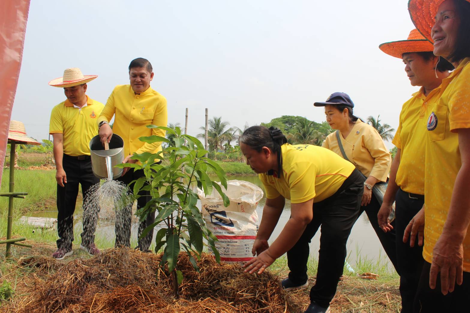 📢 จังหวัดสกลนคร : ดำเนินโครงการเฉลิมพระเกียรติพระบาทสมเด็จพระเจ้าอยู่หัว เนื่องในโอกาสมหามงคลเฉลิมพระชนมพรรษา 6 รอบ 28 กรกฎาคม 2567 กิจกรรม “เอามื้อสามัคคี ทำความดี ถวายเป็นพระราชกุศล”