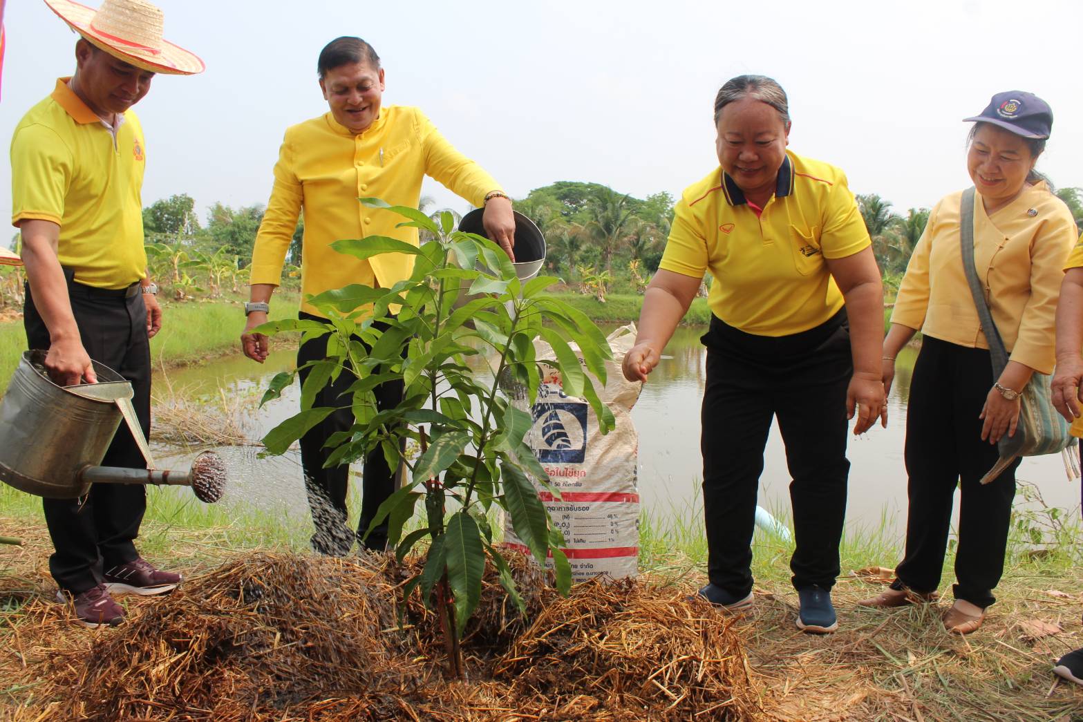 📢 จังหวัดสกลนคร : ดำเนินโครงการเฉลิมพระเกียรติพระบาทสมเด็จพระเจ้าอยู่หัว เนื่องในโอกาสมหามงคลเฉลิมพระชนมพรรษา 6 รอบ 28 กรกฎาคม 2567 กิจกรรม “เอามื้อสามัคคี ทำความดี ถวายเป็นพระราชกุศล”