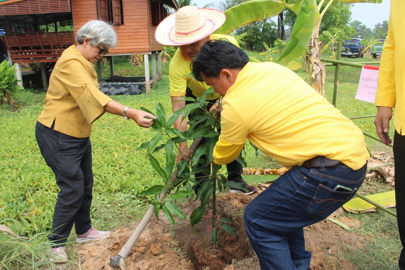 📢 จังหวัดสกลนคร : ดำเนินโครงการเฉลิมพระเกียรติพระบาทสมเด็จพระเจ้าอยู่หัว เนื่องในโอกาสมหามงคลเฉลิมพระชนมพรรษา 6 รอบ 28 กรกฎาคม 2567 กิจกรรม “เอามื้อสามัคคี ทำความดี ถวายเป็นพระราชกุศล”