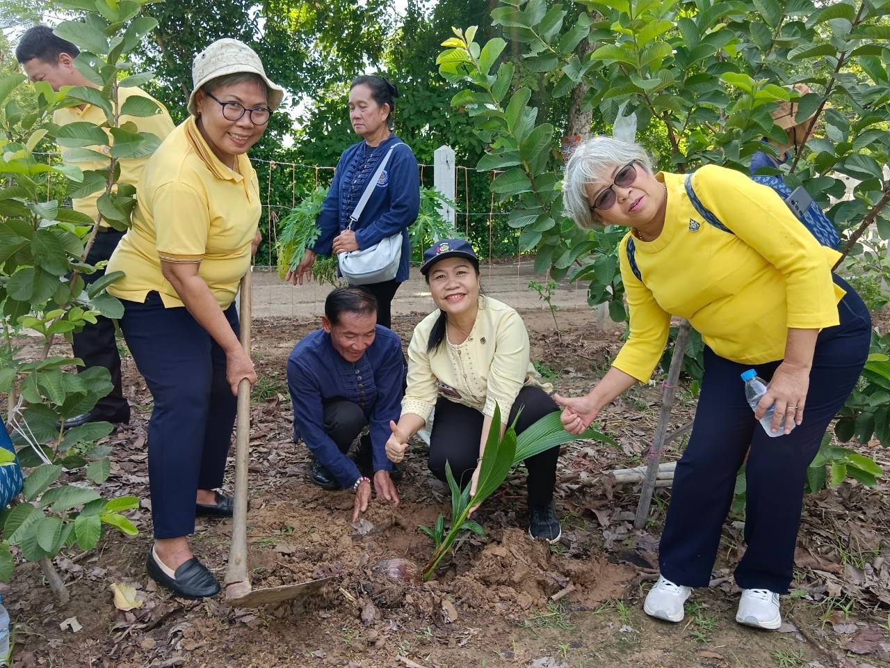 📢 จังหวัดสกลนคร : ดำเนินกิจกรรมวันดินโลก ปี ๒๕๖๖ – ๒๕๖๗ กระทรวงมหาดไทย เพื่อสร้างความต่อเนื่อง วันสากลแห่งความหลากหลายทางชีวภาพ กิจกรรม “จิตอาสาพัฒนาชุมชนร่วมสร้างความหลากหลายทางชีวภาพ”