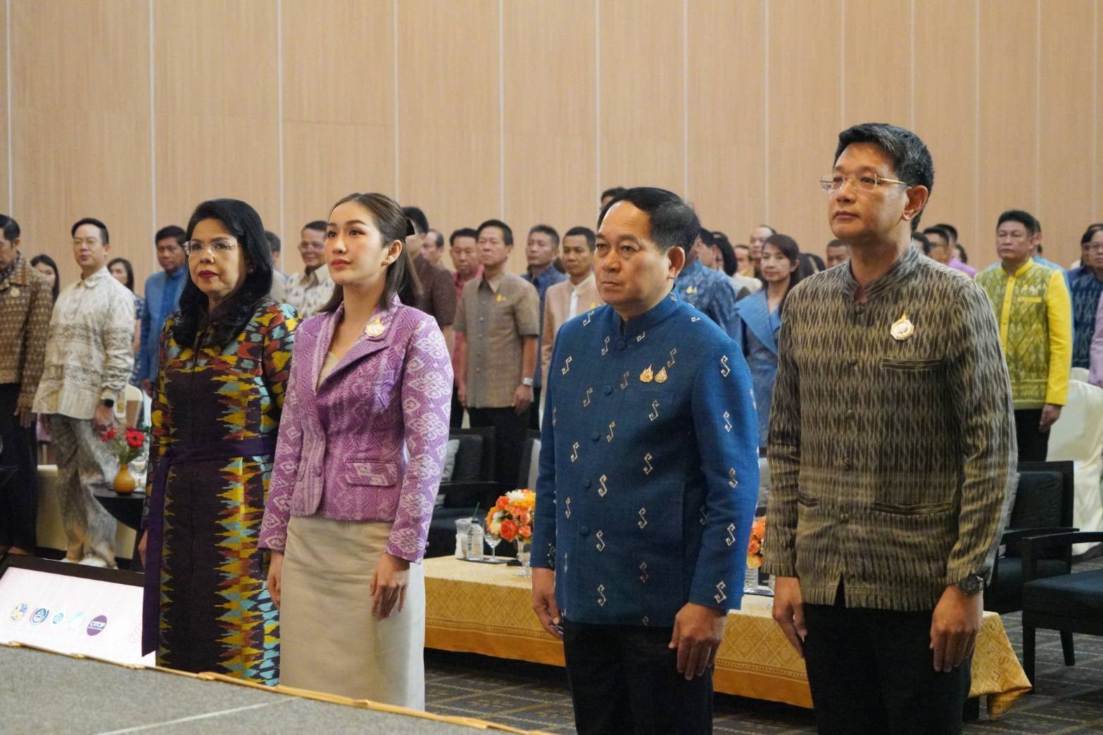 📢พช.สกลนคร: ร่วมกิจกรรมอบรมเชิงปฏิบัติการพัฒนาศักยภาพผู้ผลิต ผู้ประกอบการ OTOP ประเภทผ้าและเครื่องแต่งกาย ช่างทอผ้าและงานหัตถกรรม (Coaching) ผ้าลายพระราชทาน “ผ้าลายสิริวชิราภรณ์” และงานหัตถกรรม ในโครงการพัฒนาผลิตภัณฑ์ OTOP ประเภทผ้าและงานหัตถกรรม