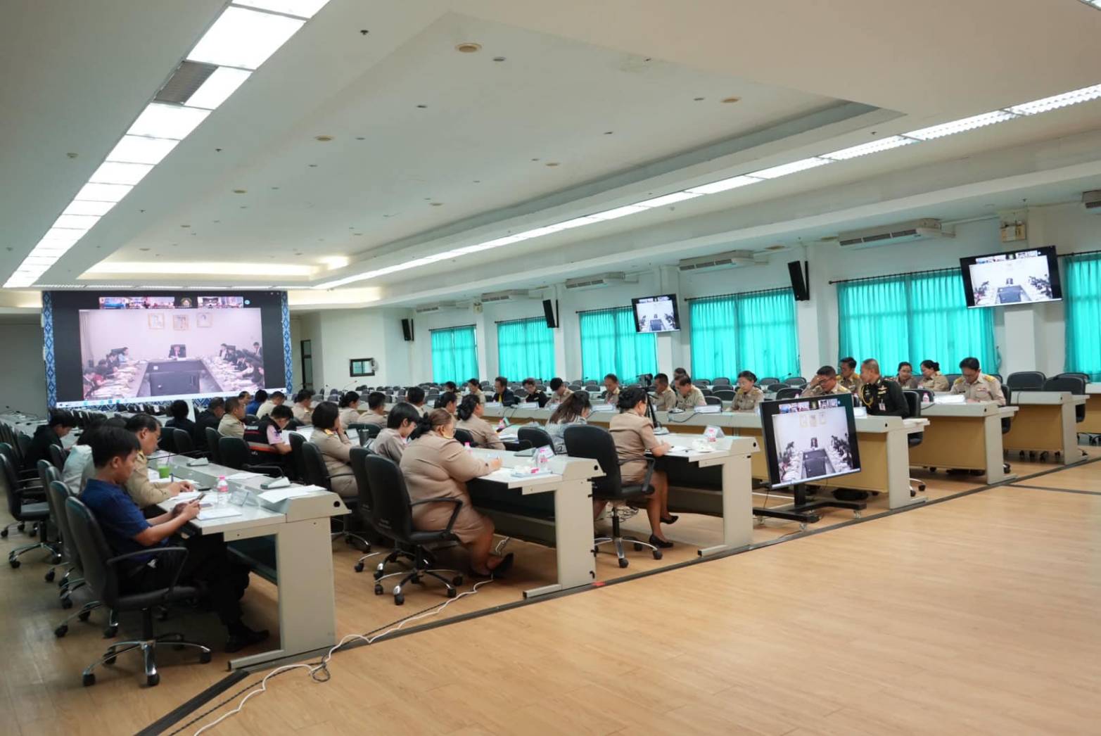 📢จังหวัดสกลนคร : ร่วมการประชุมมอบนโยบายการบริหารงานจังหวัดและกลุ่มจังหวัดแบบบูรณาการของจังหวัด และกลุ่มจังหวัดภาคตะวันออกเฉียงเหนือ ประจำปีงบประมาณ พ.ศ. 2569