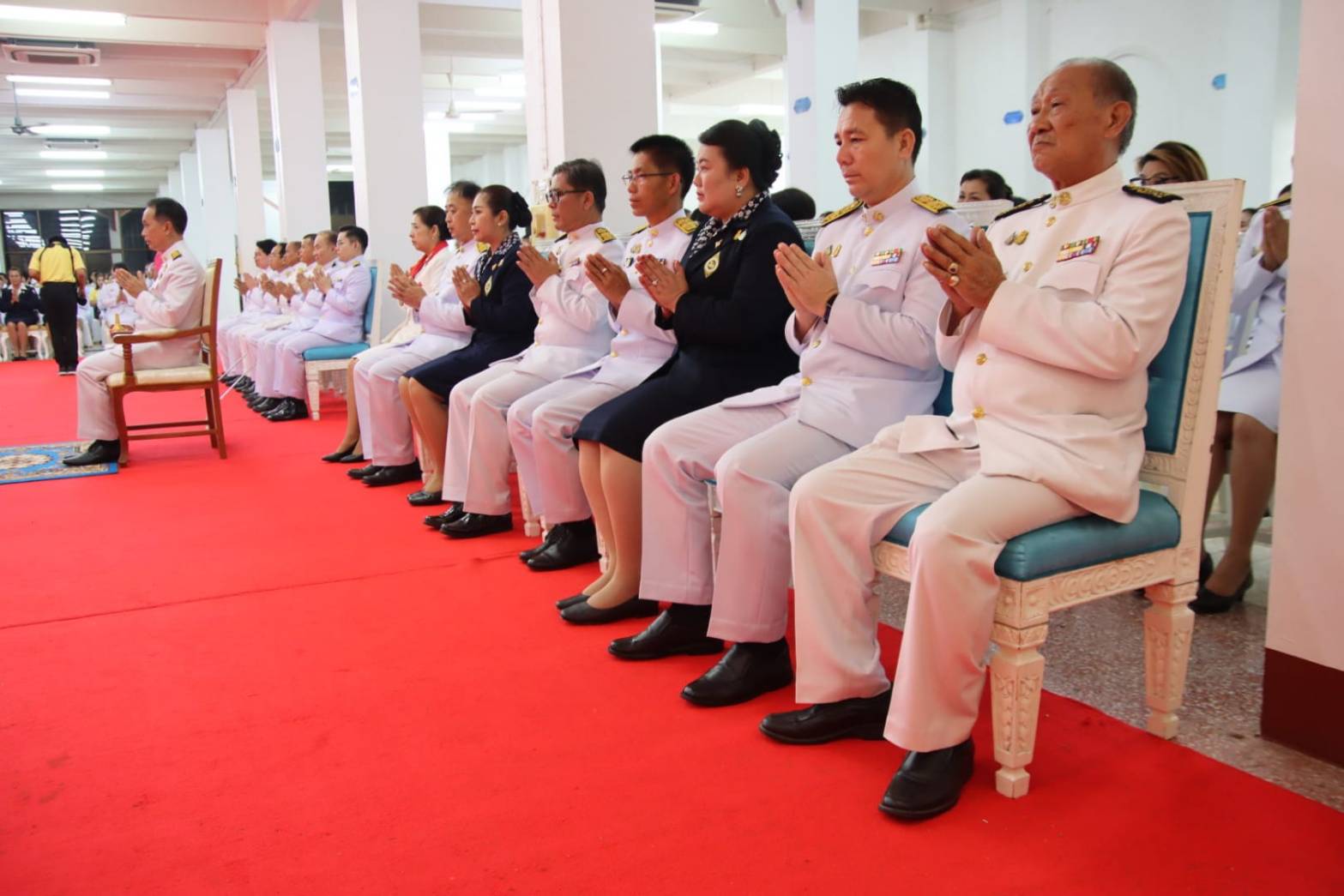 📢ผู้ว่าราชการจังหวัดสกลนคร นำทุกภาคส่วน ร่วมสวดพระพุทธมนต์ ทำบุญตักบาตรถวายพระราชกุศล เนื่องในวันที่ระลึกพระบาทสมเด็จพระปกเกล้าเจ้าอยู่หัว