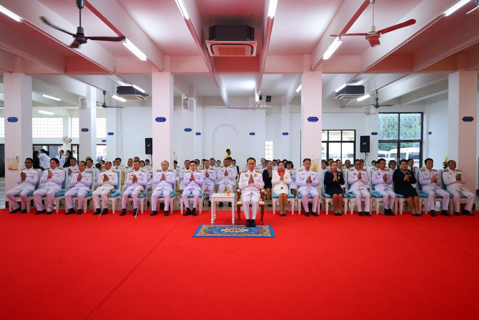 📢ผู้ว่าราชการจังหวัดสกลนคร นำทุกภาคส่วน ร่วมสวดพระพุทธมนต์ ทำบุญตักบาตรถวายพระราชกุศล เนื่องในวันที่ระลึกพระบาทสมเด็จพระปกเกล้าเจ้าอยู่หัว