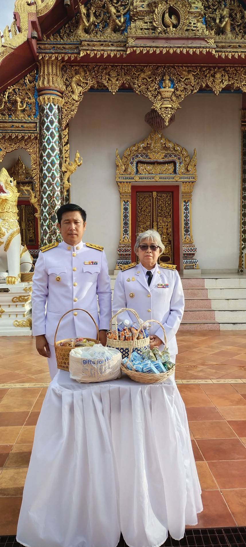 📢ผู้ว่าราชการจังหวัดสกลนคร นำทุกภาคส่วน ร่วมสวดพระพุทธมนต์ ทำบุญตักบาตรถวายพระราชกุศล เนื่องในวันที่ระลึกพระบาทสมเด็จพระปกเกล้าเจ้าอยู่หัว