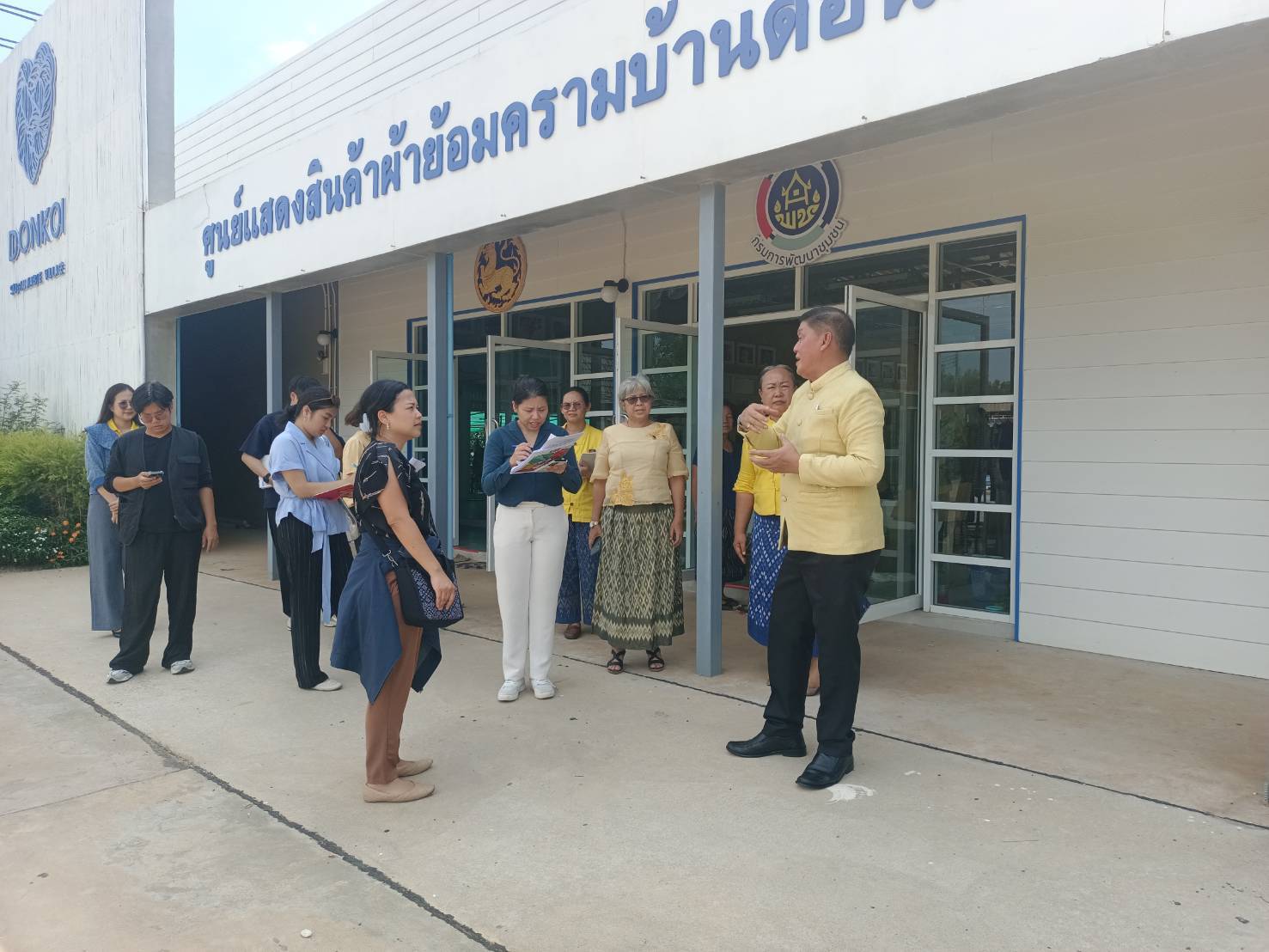 พช.สกลนคร ต้อนรับคณะสำรวจสถานที่ดูงานจากกรมสารนิเทศ กระทรวงการต่างประเทศ