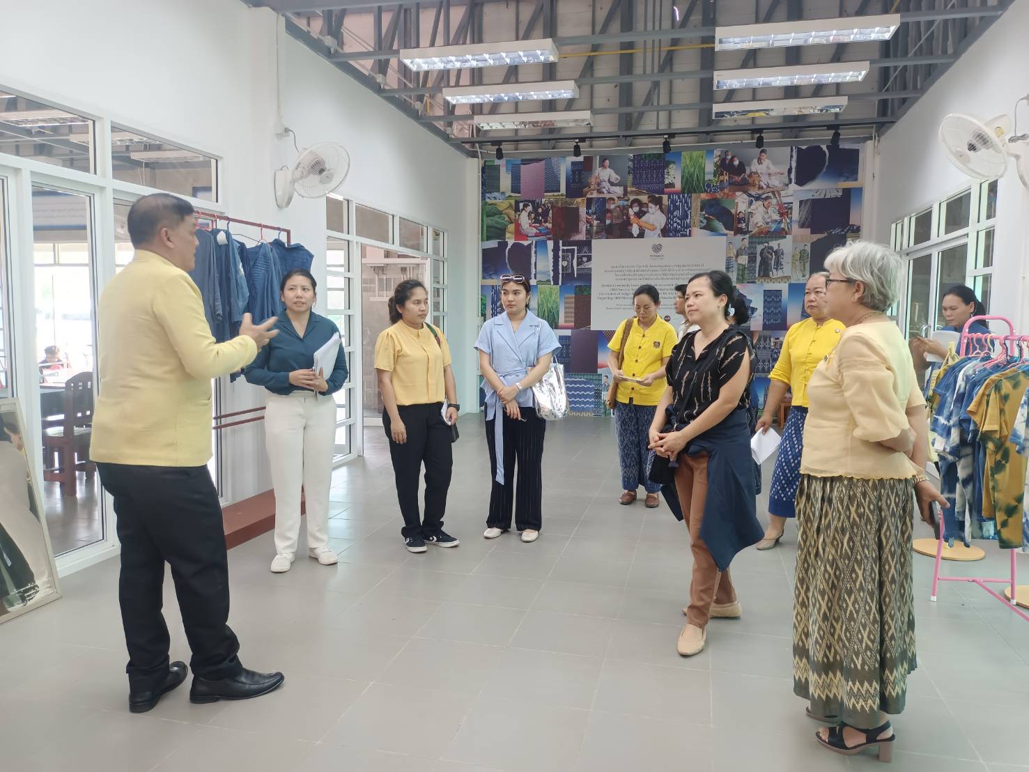 พช.สกลนคร ต้อนรับคณะสำรวจสถานที่ดูงานจากกรมสารนิเทศ กระทรวงการต่างประเทศ