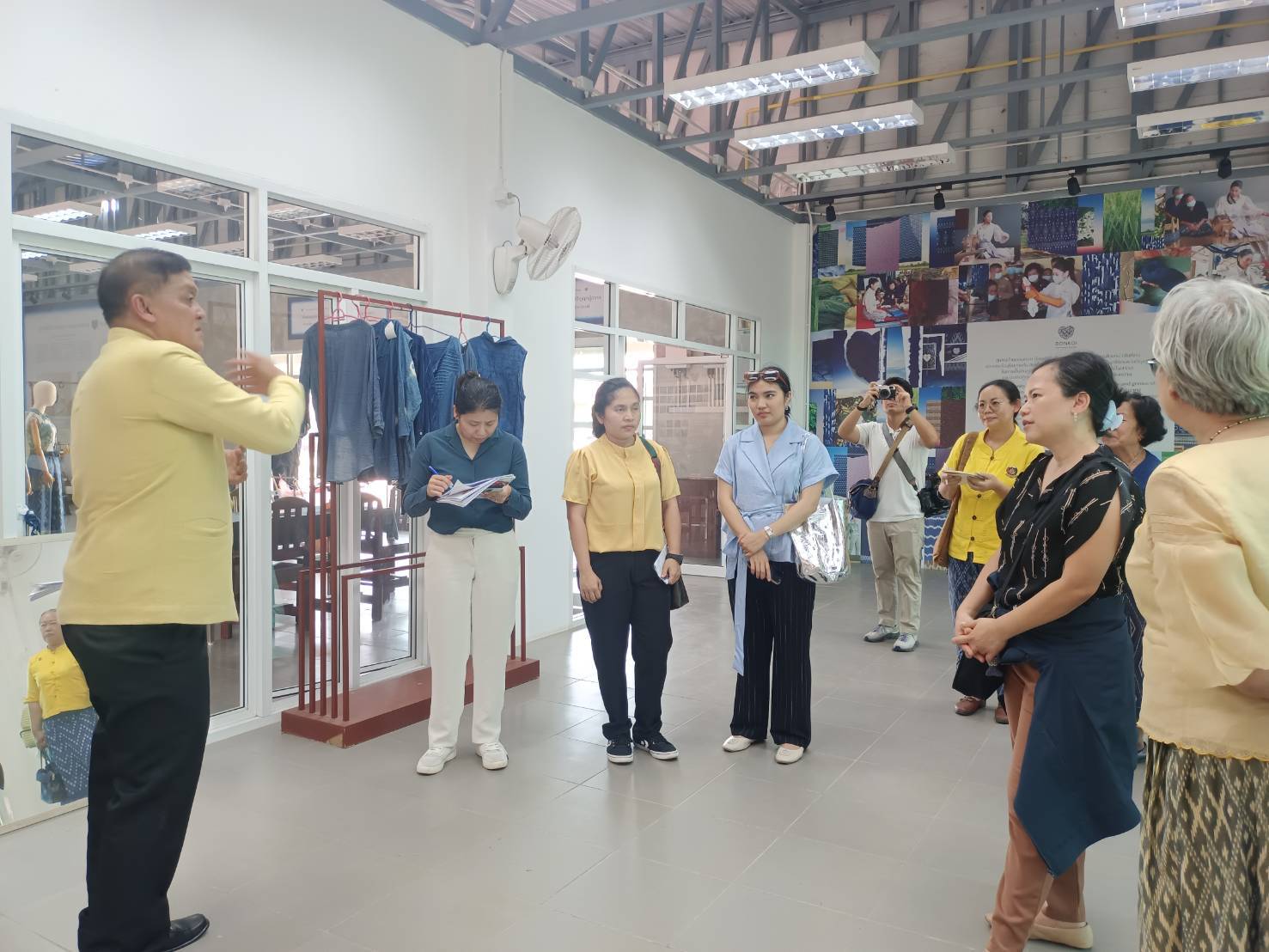 พช.สกลนคร ต้อนรับคณะสำรวจสถานที่ดูงานจากกรมสารนิเทศ กระทรวงการต่างประเทศ