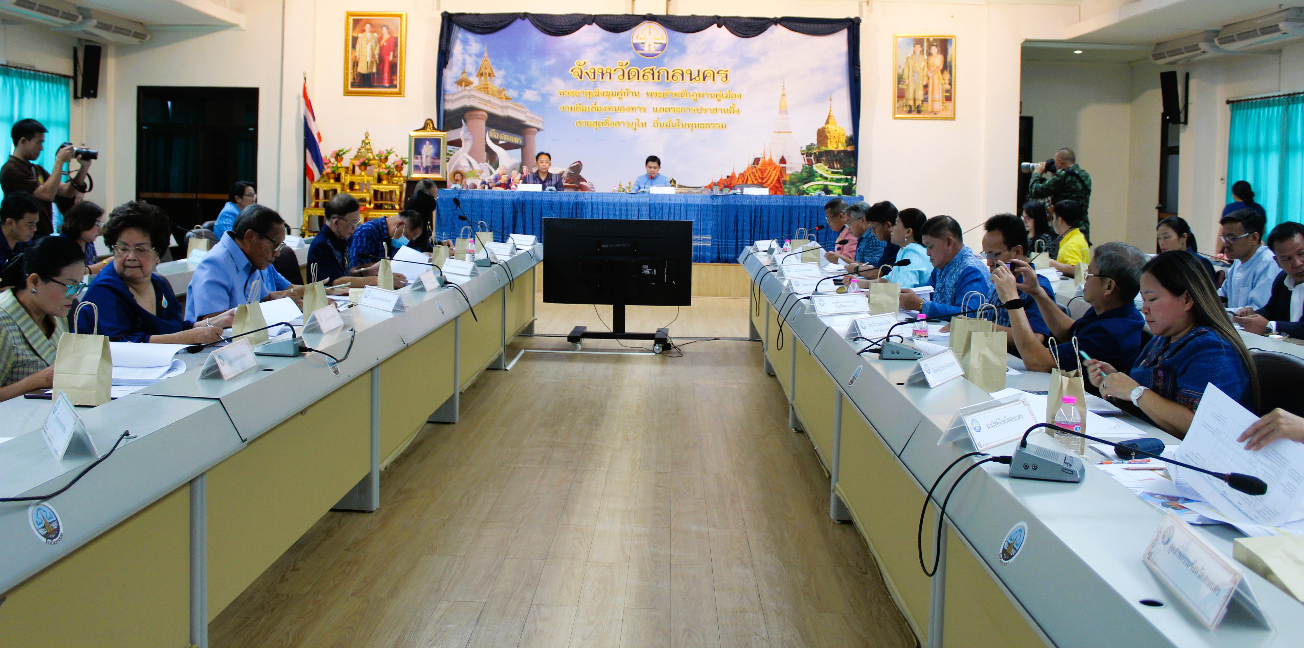 พช.สกลนคร : ร่วมประชุมคณะกรรมการบริหารงานจังหวัดแบบบูรณาการ (ก.บ.จ.) จังหวัดสกลนคร ครั้งที่ ๗/๒๕๖๗