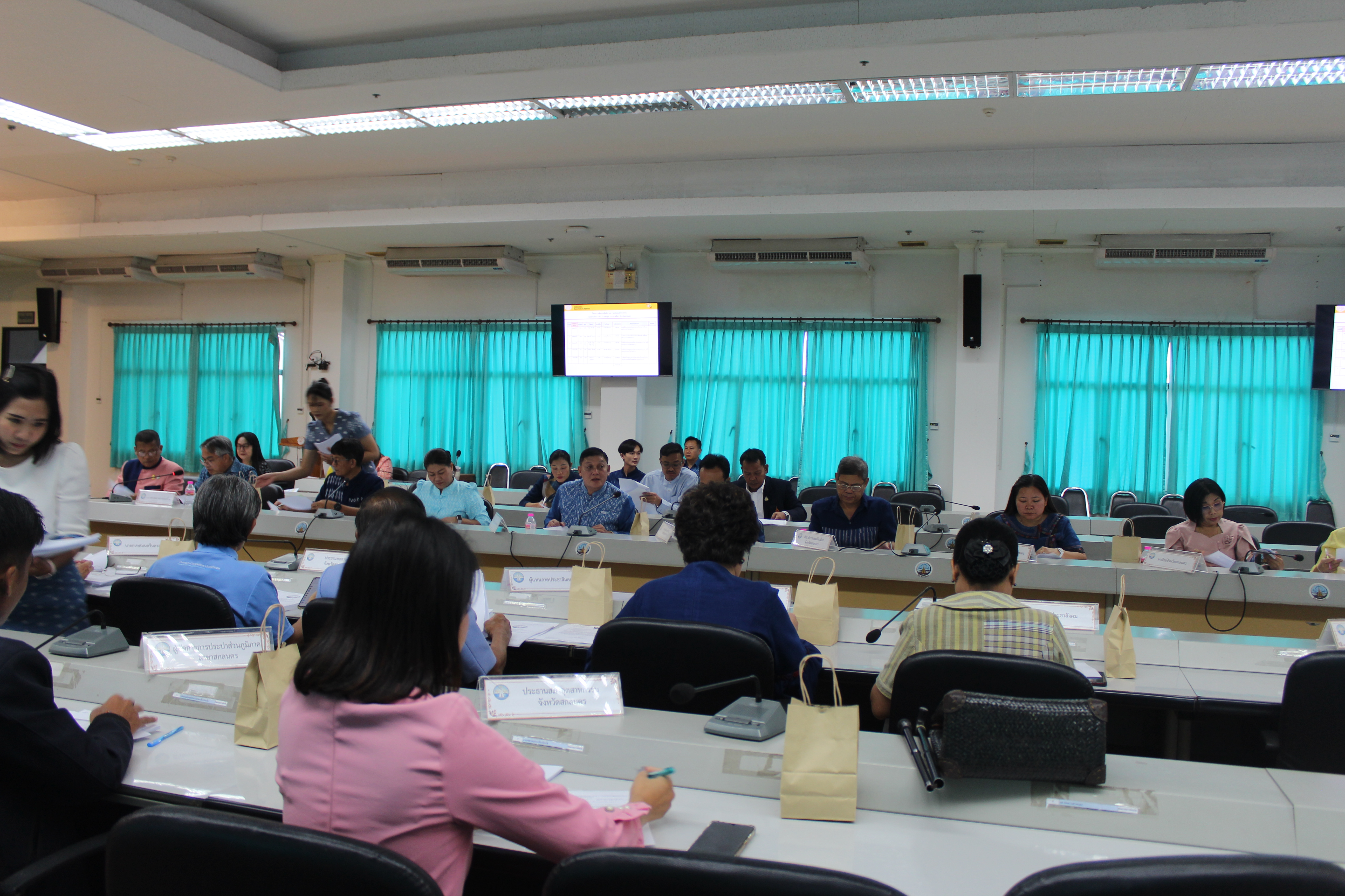 พช.สกลนคร : ร่วมประชุมคณะกรรมการบริหารงานจังหวัดแบบบูรณาการ (ก.บ.จ.) จังหวัดสกลนคร ครั้งที่ ๗/๒๕๖๗