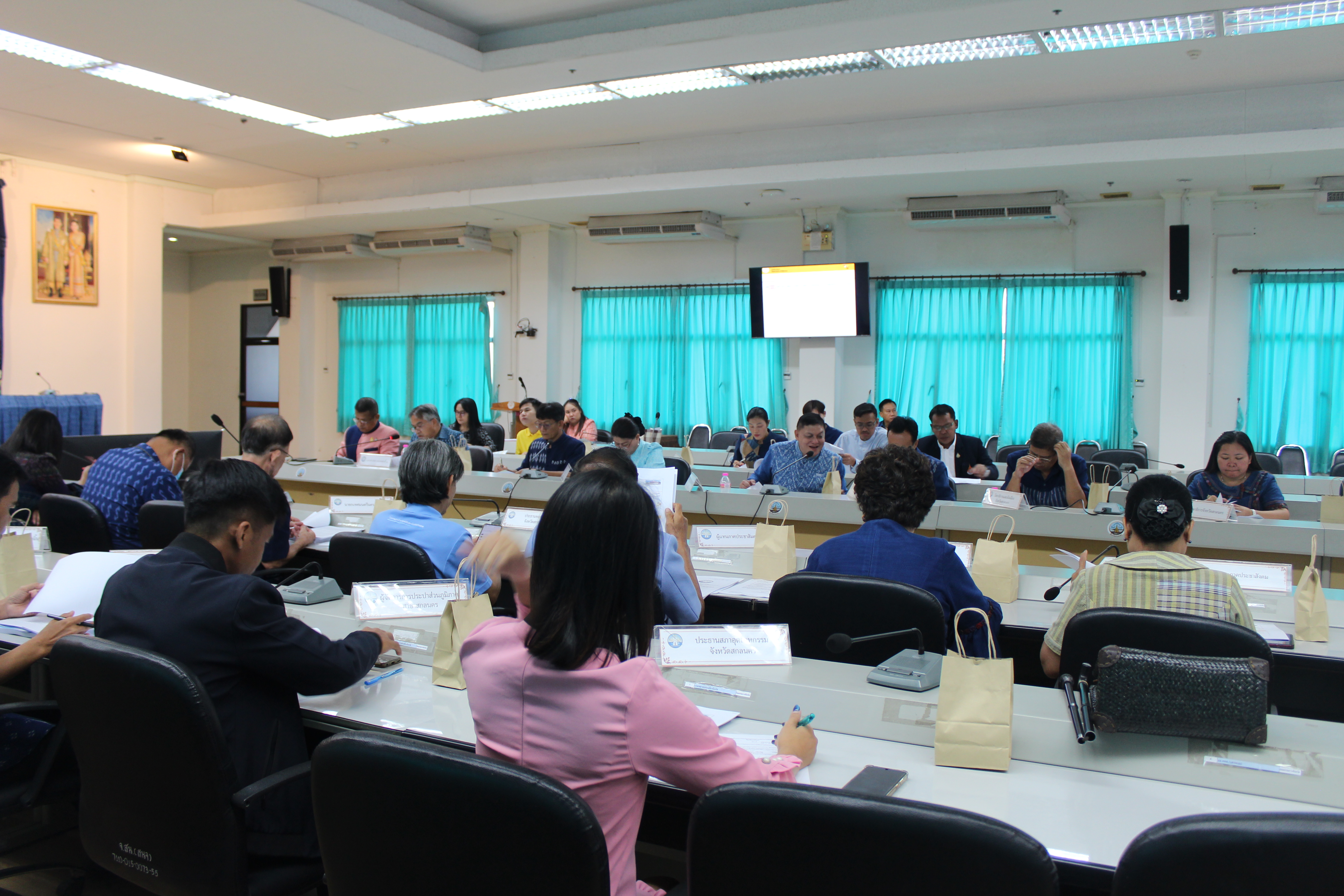 พช.สกลนคร : ร่วมประชุมคณะกรรมการบริหารงานจังหวัดแบบบูรณาการ (ก.บ.จ.) จังหวัดสกลนคร ครั้งที่ ๗/๒๕๖๗