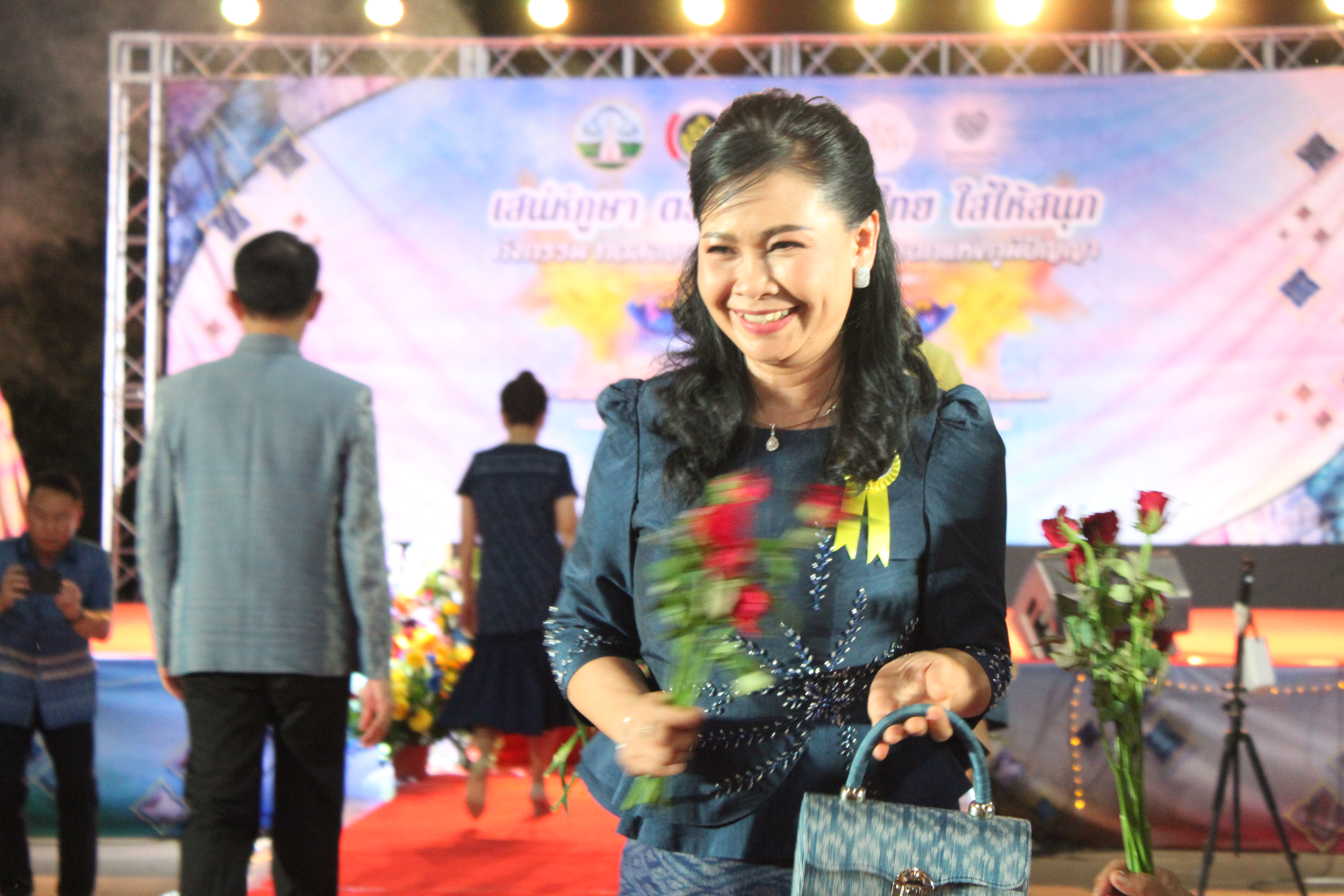 “เสน่ห์ภูษา ตระการตาผ้าไทยใส่ให้สนุก”