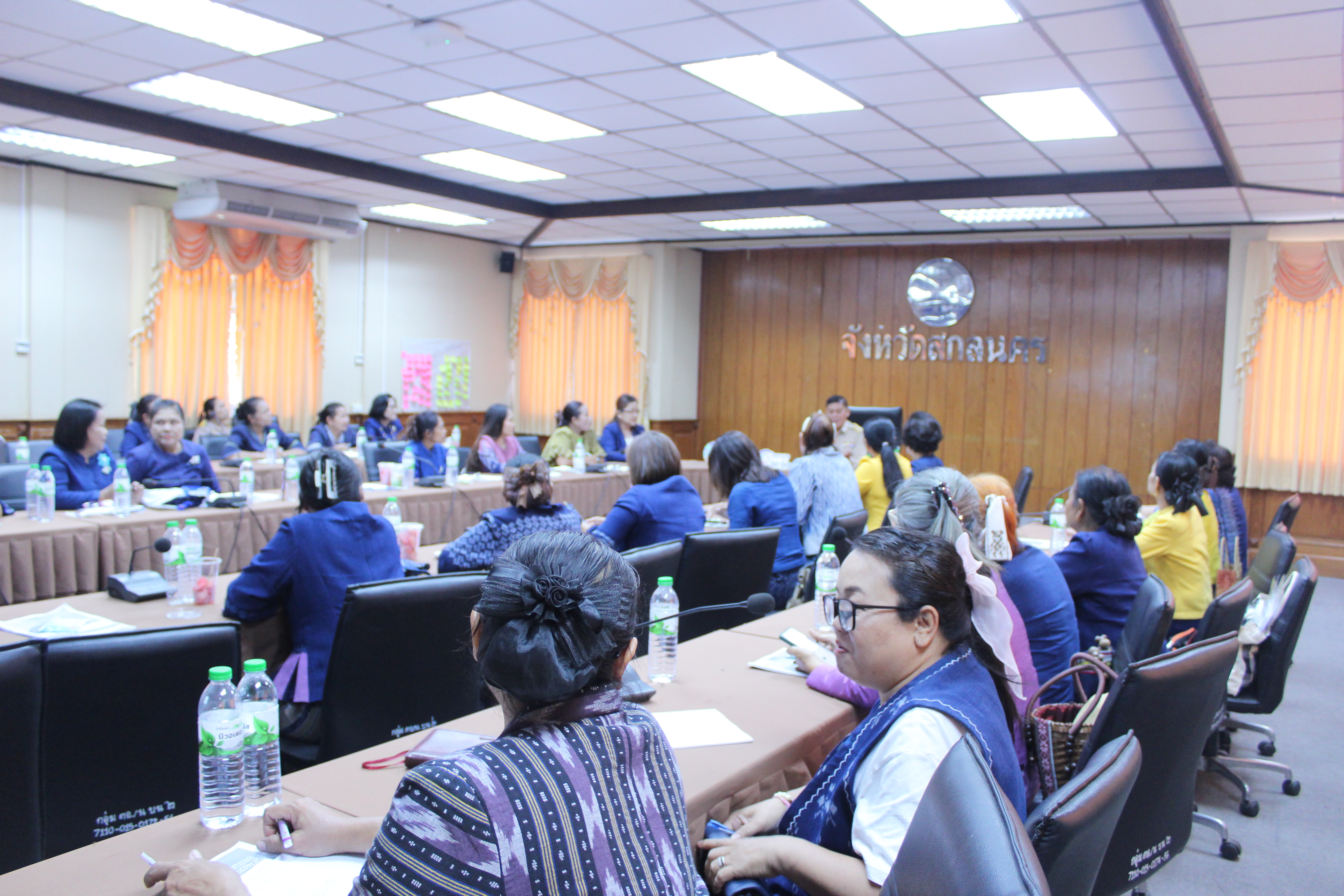 📢จังหวัดสกลนคร : ประชุมเชิงปฏิบัติการเสริมสร้างศักยภาพองค์กรสตรีเพื่อขับเคลื่อนการขจัดความยากจน