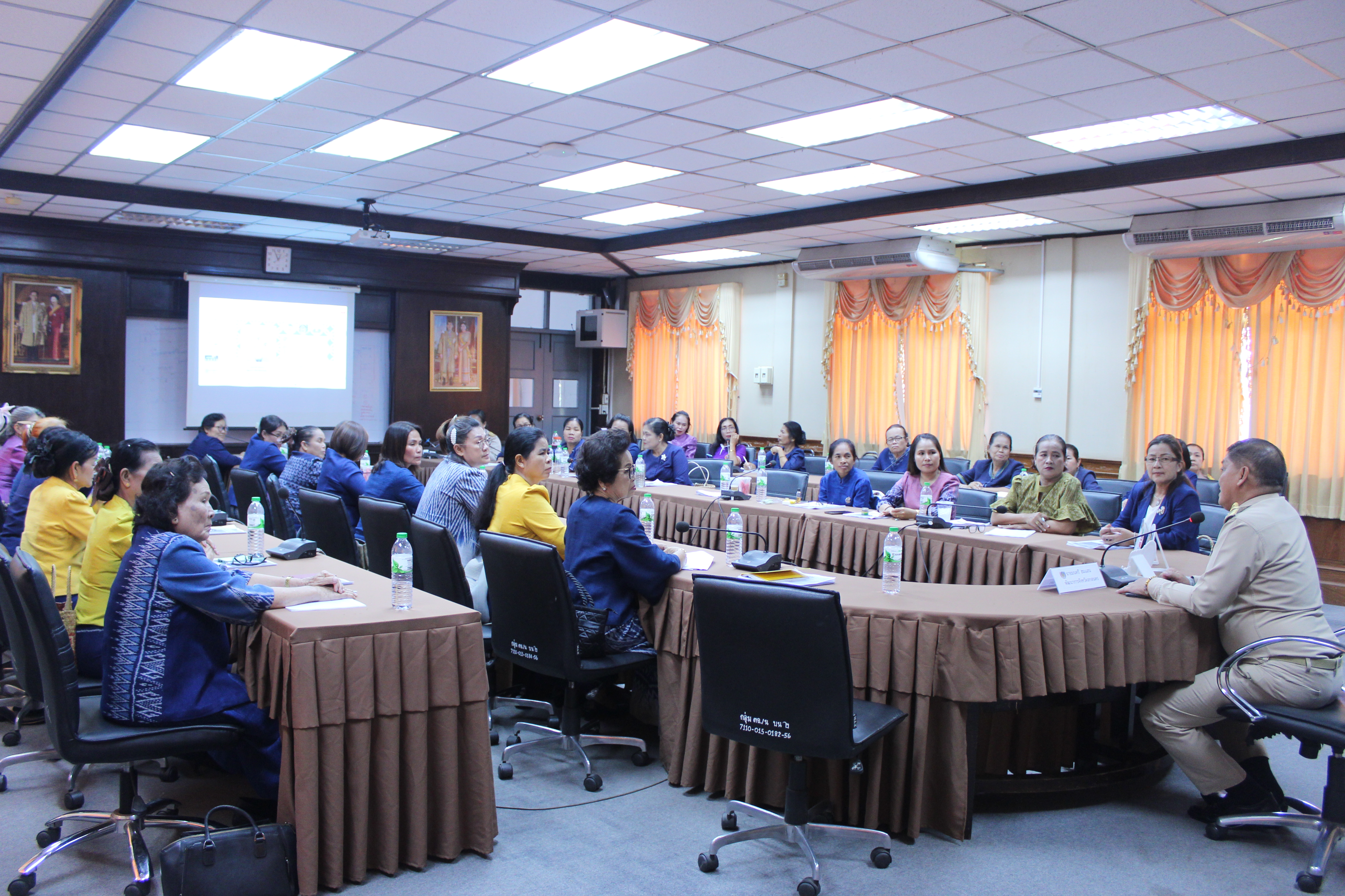 📢จังหวัดสกลนคร : ประชุมเชิงปฏิบัติการเสริมสร้างศักยภาพองค์กรสตรีเพื่อขับเคลื่อนการขจัดความยากจน