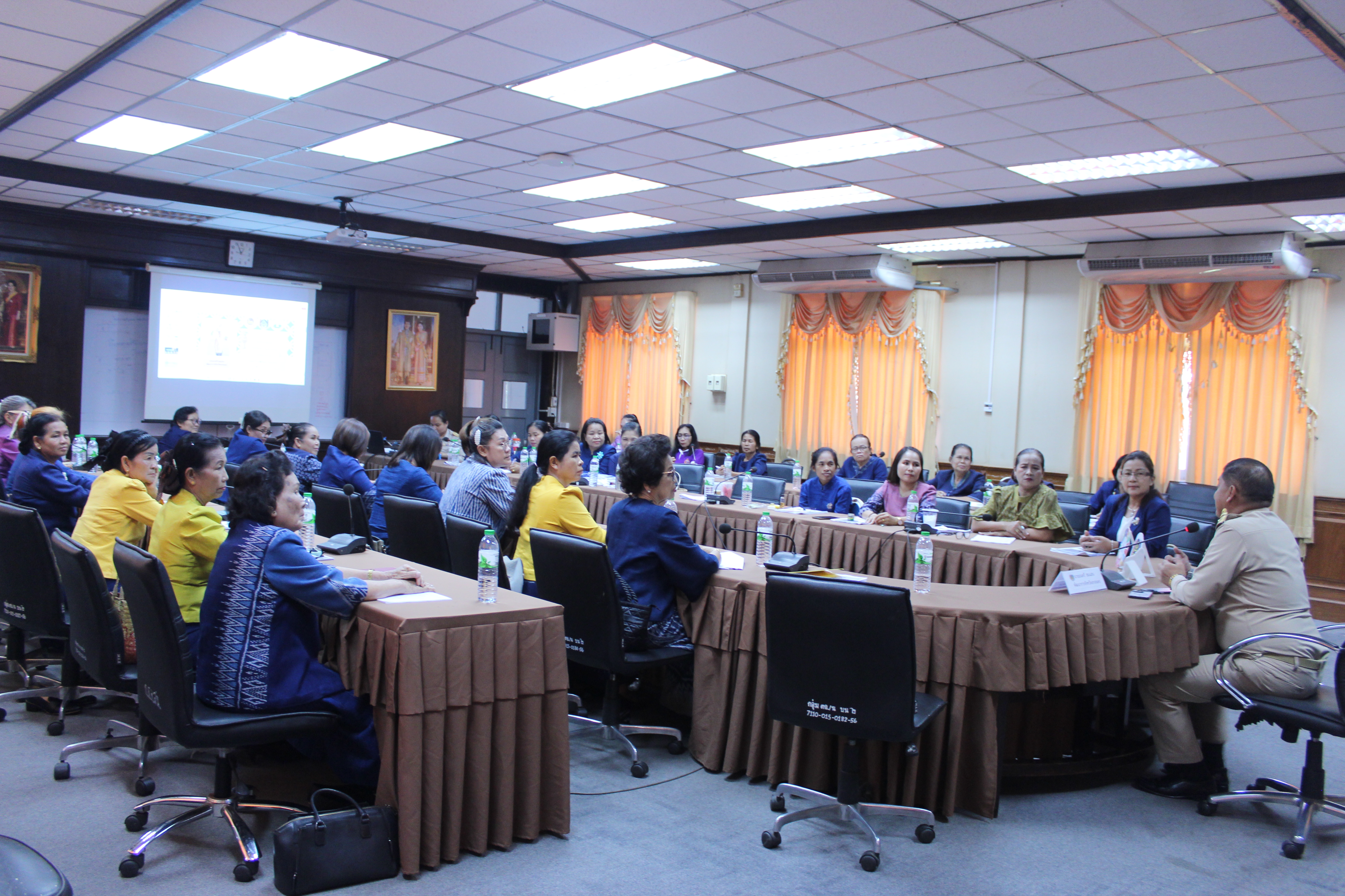 📢จังหวัดสกลนคร : ประชุมเชิงปฏิบัติการเสริมสร้างศักยภาพองค์กรสตรีเพื่อขับเคลื่อนการขจัดความยากจน