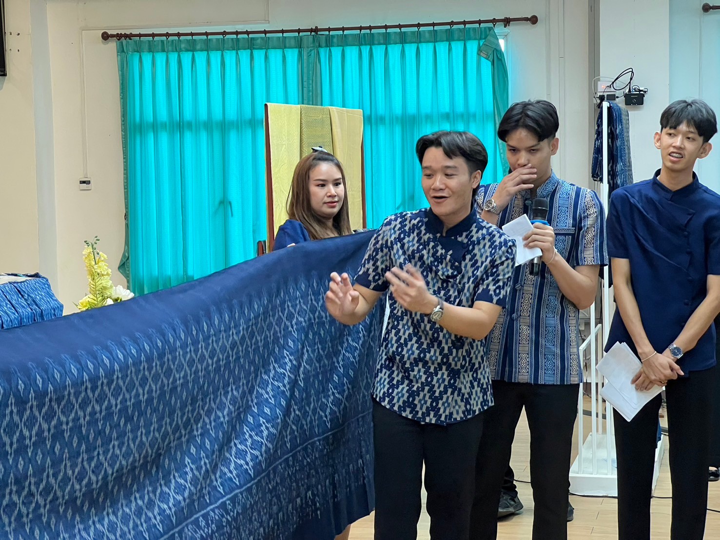 จังหวัดสกลนคร : ประกวดสุดยอดผ้าอัตลักษณ์ จังหวัดสกลนคร ประจำปี ๒๕๖๗