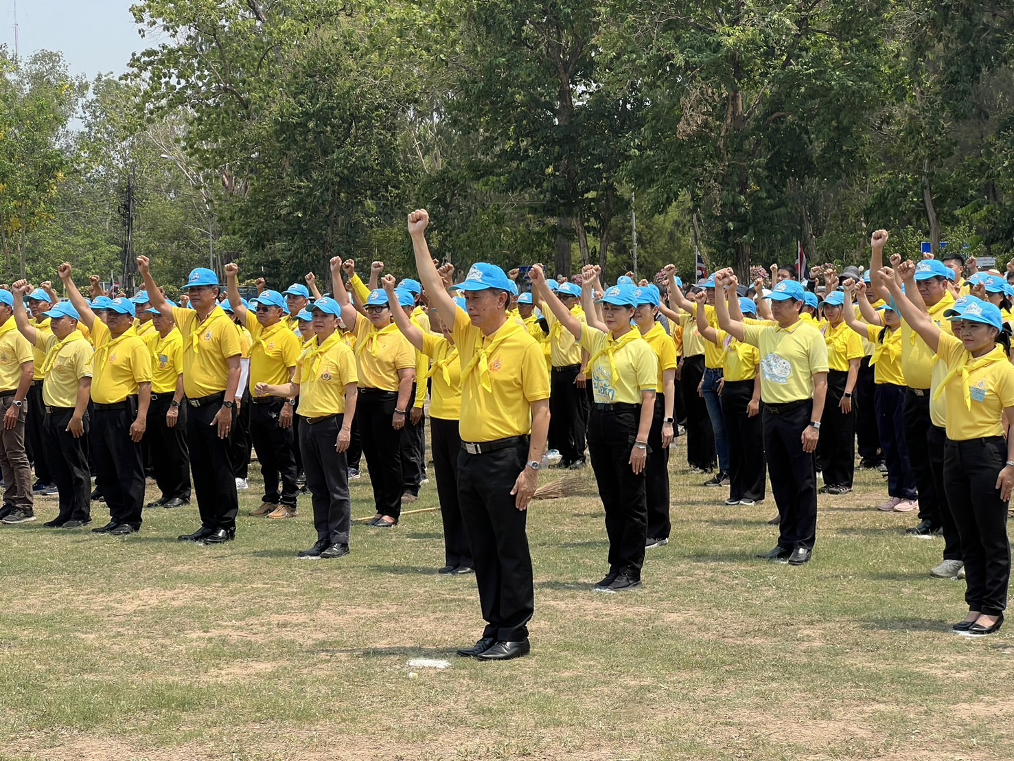 พช.สกลนคร : ร่วมกิจกรรมจิตอาสาพัฒนาเฉลิมพระเกียรติพระบาทสมเด็จพระเจ้าอยู่หัว เนื่องในโอกาสพระราชพิธีมหามงคลเฉลิมพระชนมพรรษา ๖ รอบ ๒๘ กรกฎาคม ๒๕๖๗ Big Cleaning Day บริเวณศาลากลางจังหวัดสกลนคร