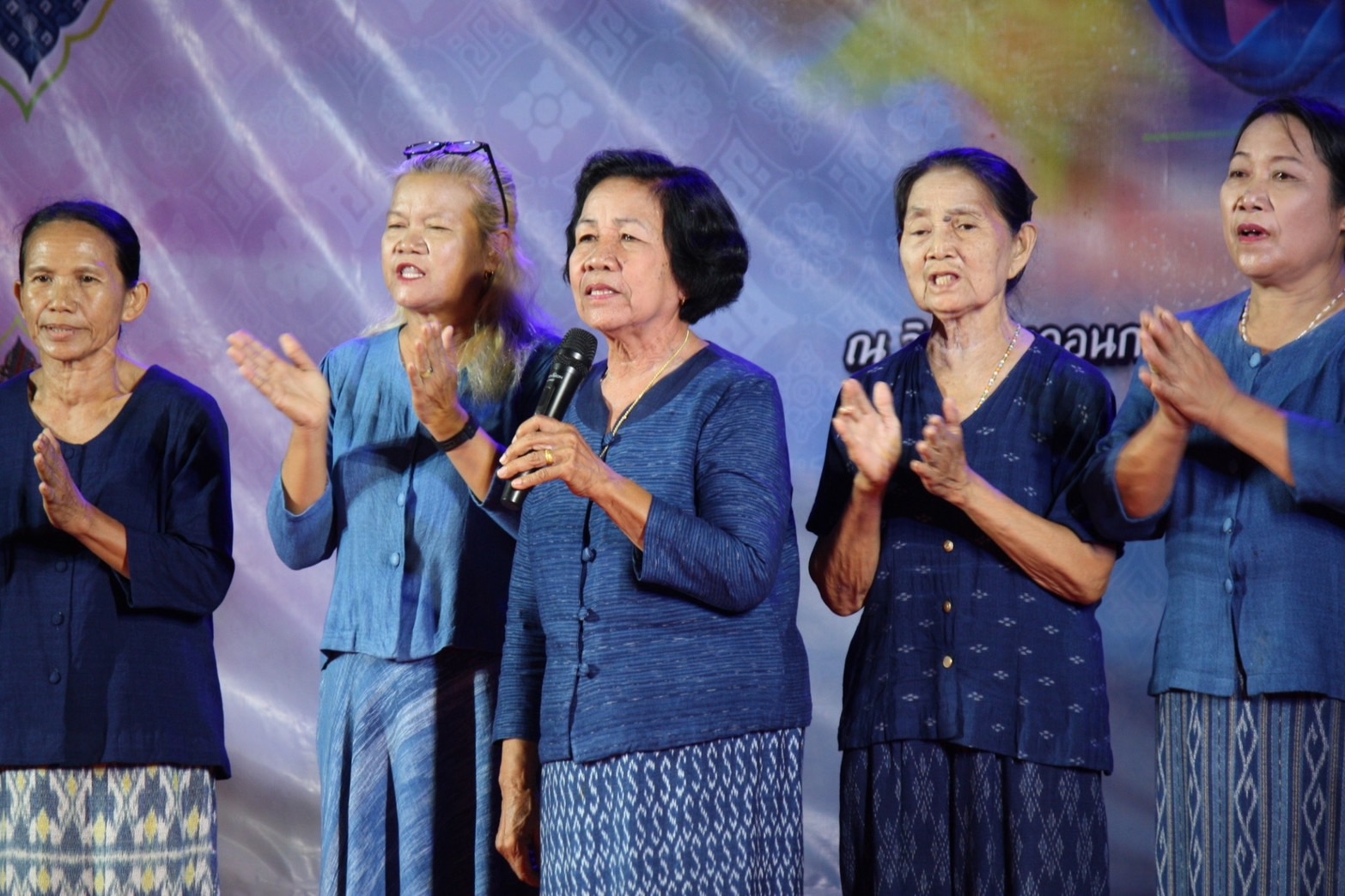 “เสน่ห์ภูษา ตระการตาผ้าไทยใส่ให้สนุก”