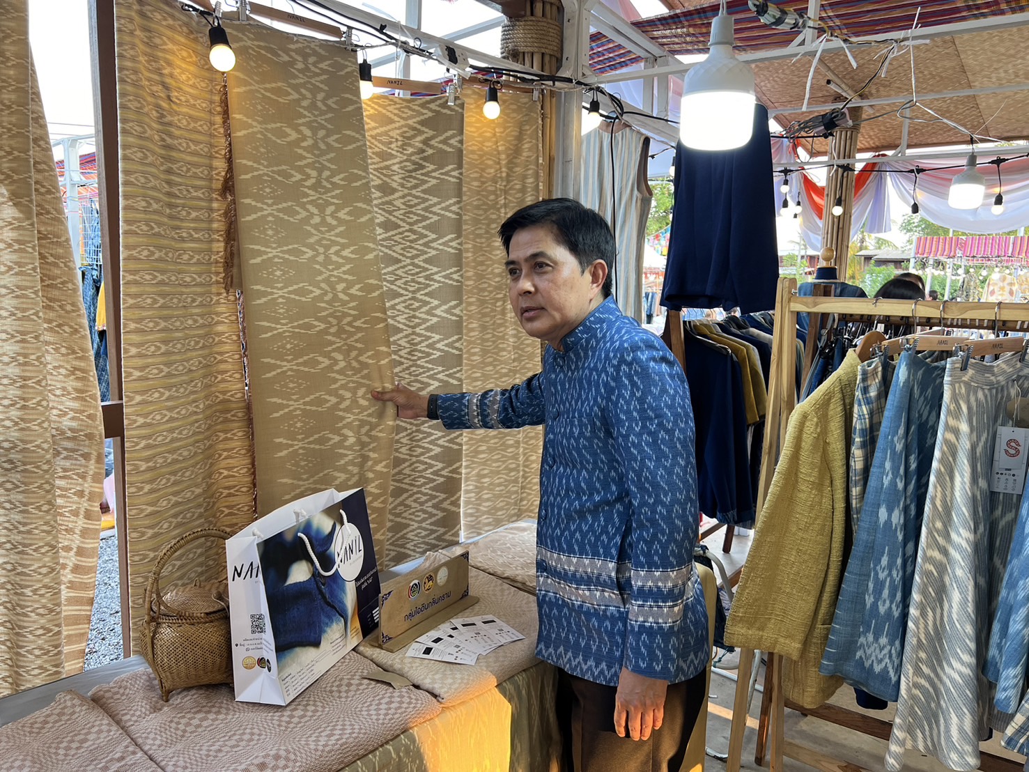 “เสน่ห์ภูษา ตระการตาผ้าไทยใส่ให้สนุก”