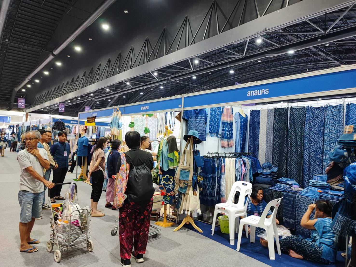 พช.สกลนคร : เชิญเที่ยวงาน OTOP MIDYEAR ๒๐๒๔ “หลากหลายผลิตภัณฑ์ สีสันภูมิปัญญาไทย” ระหว่าง ๘ – ๑๖ มิ.ย. ๖๗ ณ อิมแพ็ค เมืองทองธานี