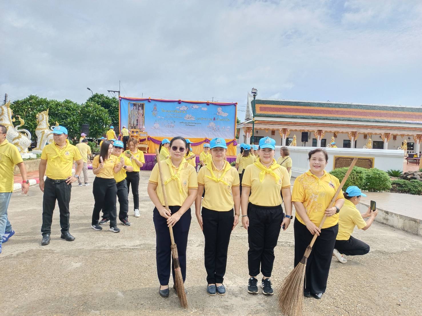 📢จิตอาสาพระราชทาน จังหวัดสกลนคร ทำความดีด้วยหัวใจ ร่วมกิจกรรมบำเพ็ญสาธารณประโยชน์และสาธารณกุศล เนื่องในโอกาสวันคล้ายวันเฉลิมพระชนมพรรษา สมเด็จพระนางเจ้าฯ พระบรมราชินี 3 มิถุนายน 2567