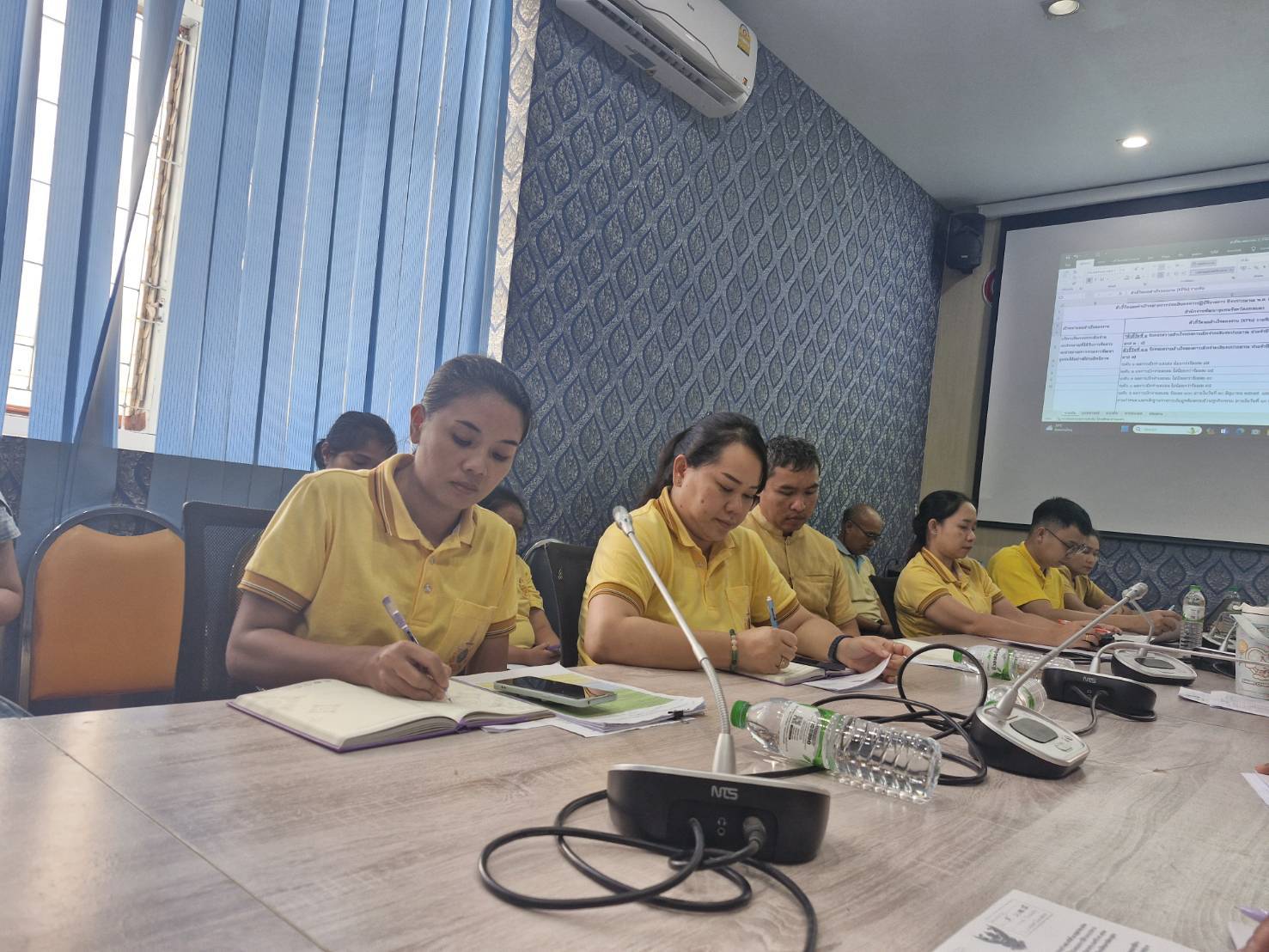 📢พช.สกลนคร : ประชุมพิจารณาจัดทำตัวชี้วัดและค่าเป้าหมายการประเมินผลการปฏิบัติราชการฯ สำนักงานพัฒนาชุมชนจังหวัดสกลนคร